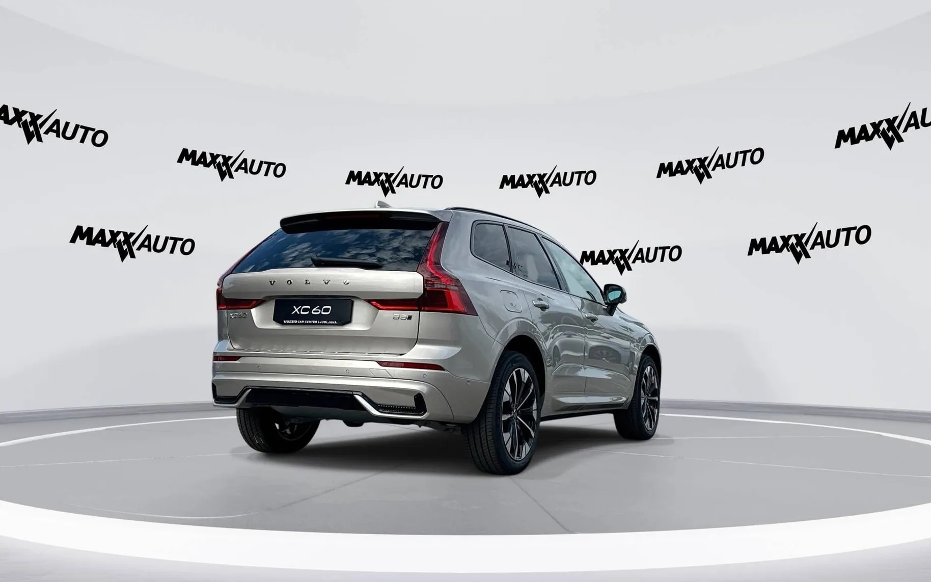 Zunanja slika - Volvo XC60 - B5 P AWD Plus Dark Avt. - 5