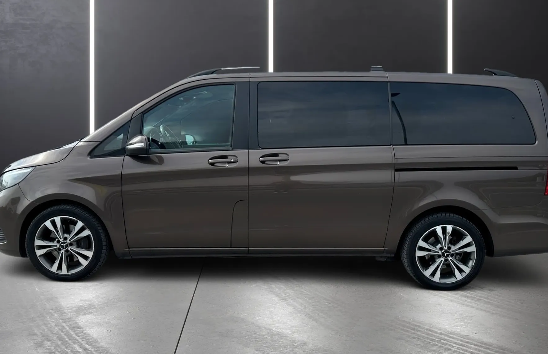 Zunanja slika - Mercedes-Benz V-Razred - V 250d AVANTGARDE DOLGI LINE ASSIST NAVI PDC KAM - 4