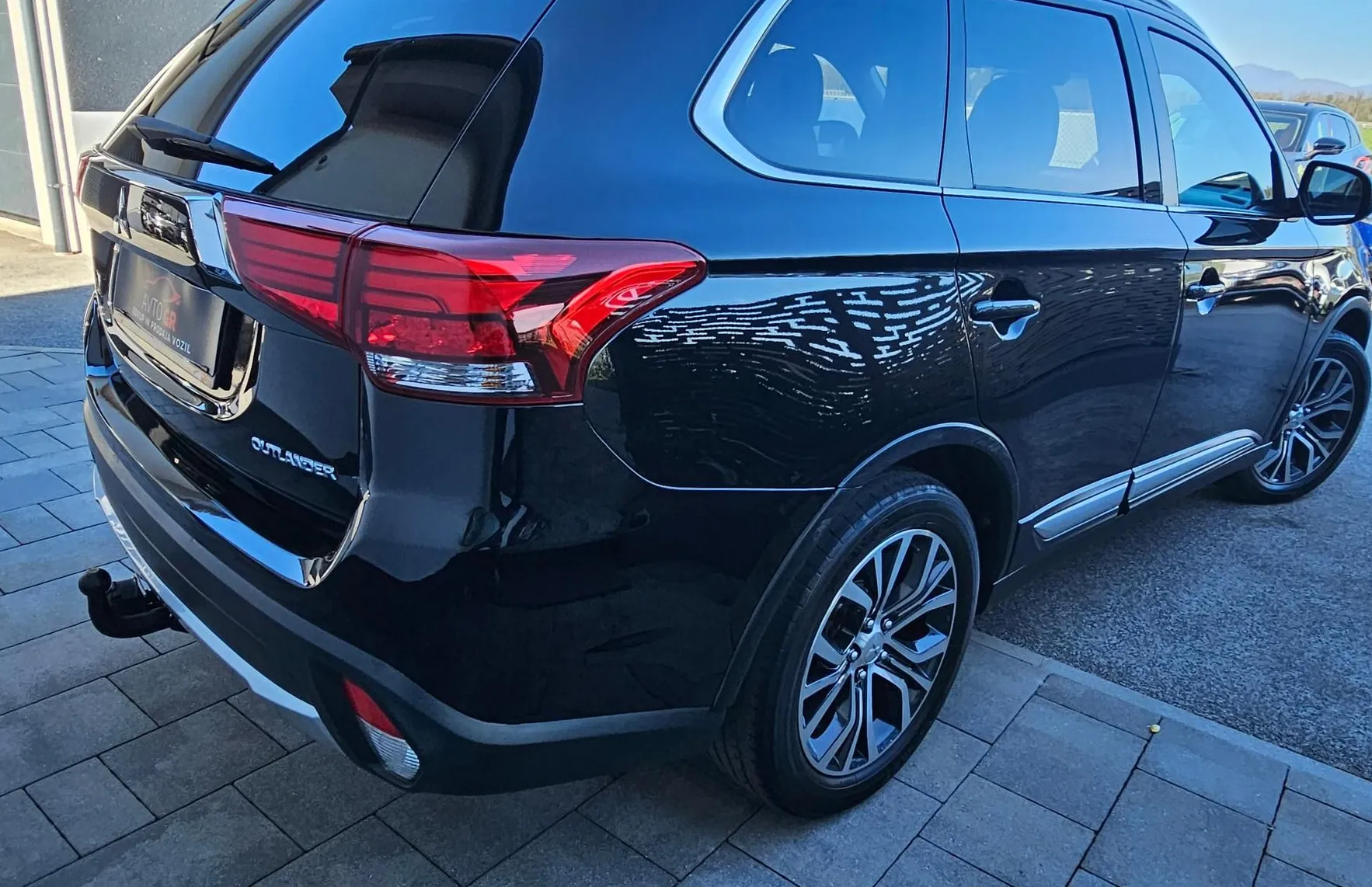 Zunanja slika - Mitsubishi Outlander - 4WD 2.2 DI-D Instyle+ Avt.-le 104.000km-Odličen- - 16