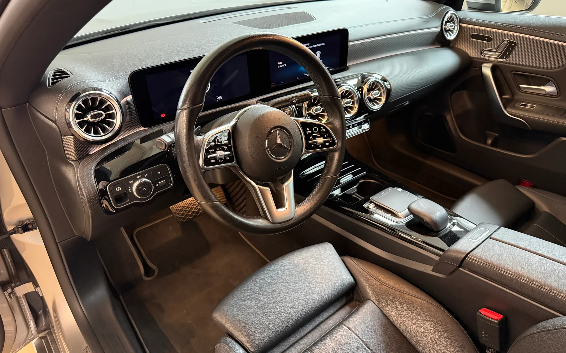 Notranja slika - Mercedes-Benz CLA-Razred - 200d - 11