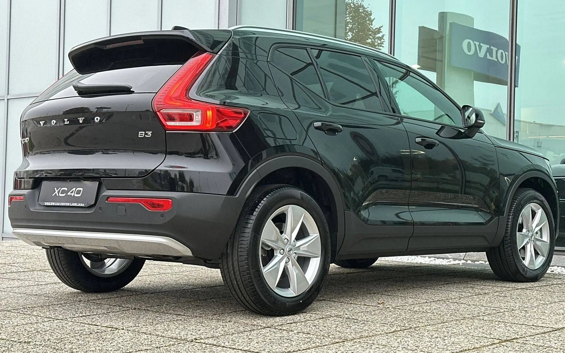 Zunanja slika - Volvo XC40 - B3 P Core AT DCT 3 leta garancije + 3 servisi - 5