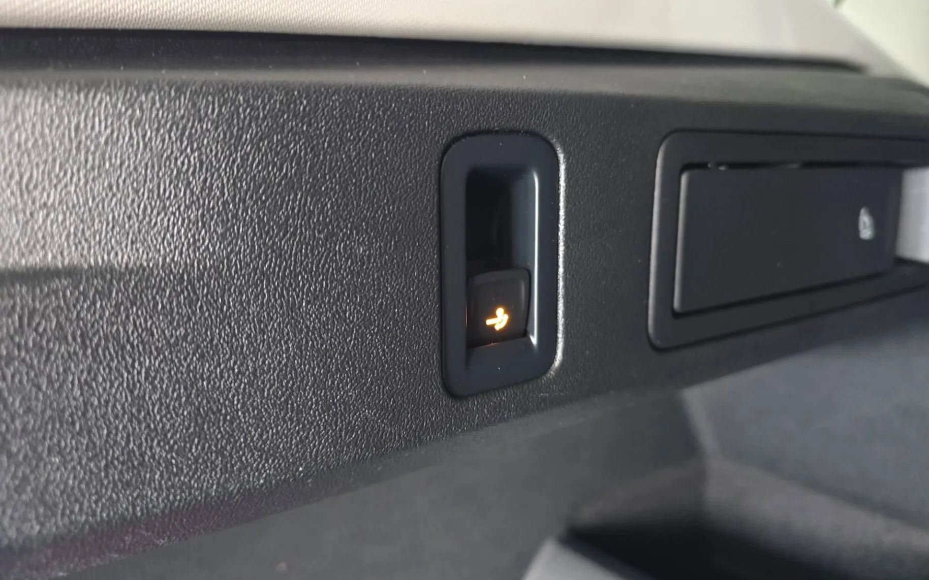 Notranja slika - Volkswagen Tiguan - 1.5 eTSI GOAL DSG - LED Plus.360kam.asistence.navi - 20