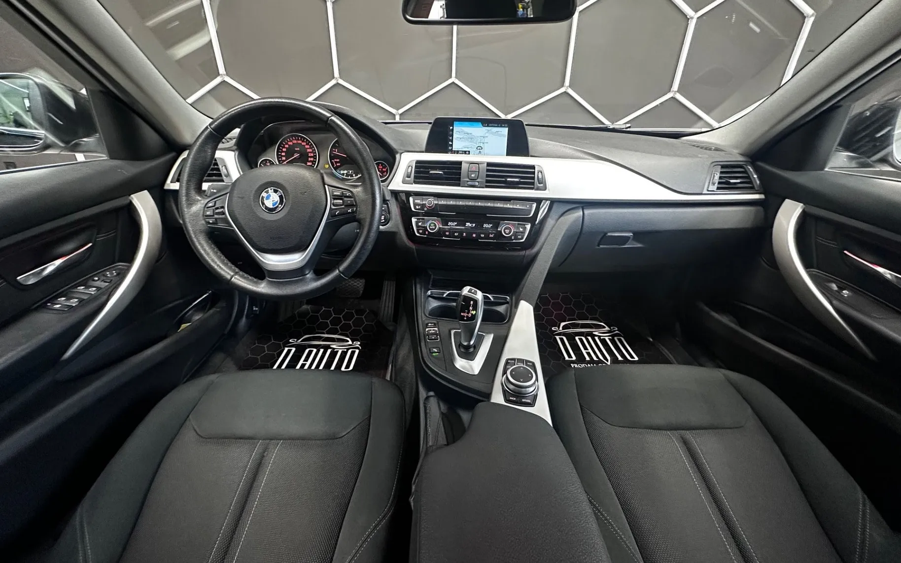Notranja slika - BMW serija 3 Touring: - 318d Touring LED+NAVI+KAMERA+AVTOMATIK - 9