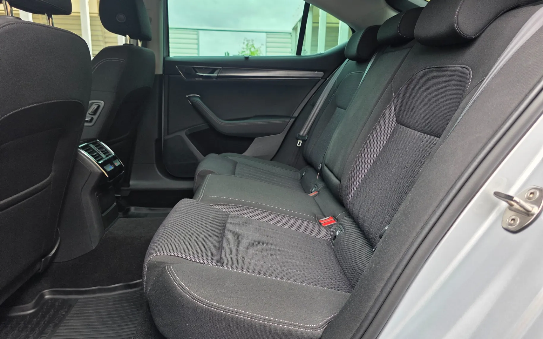 Zunanja slika - Škoda Superb - 2,0 TDI Style DSG - 10