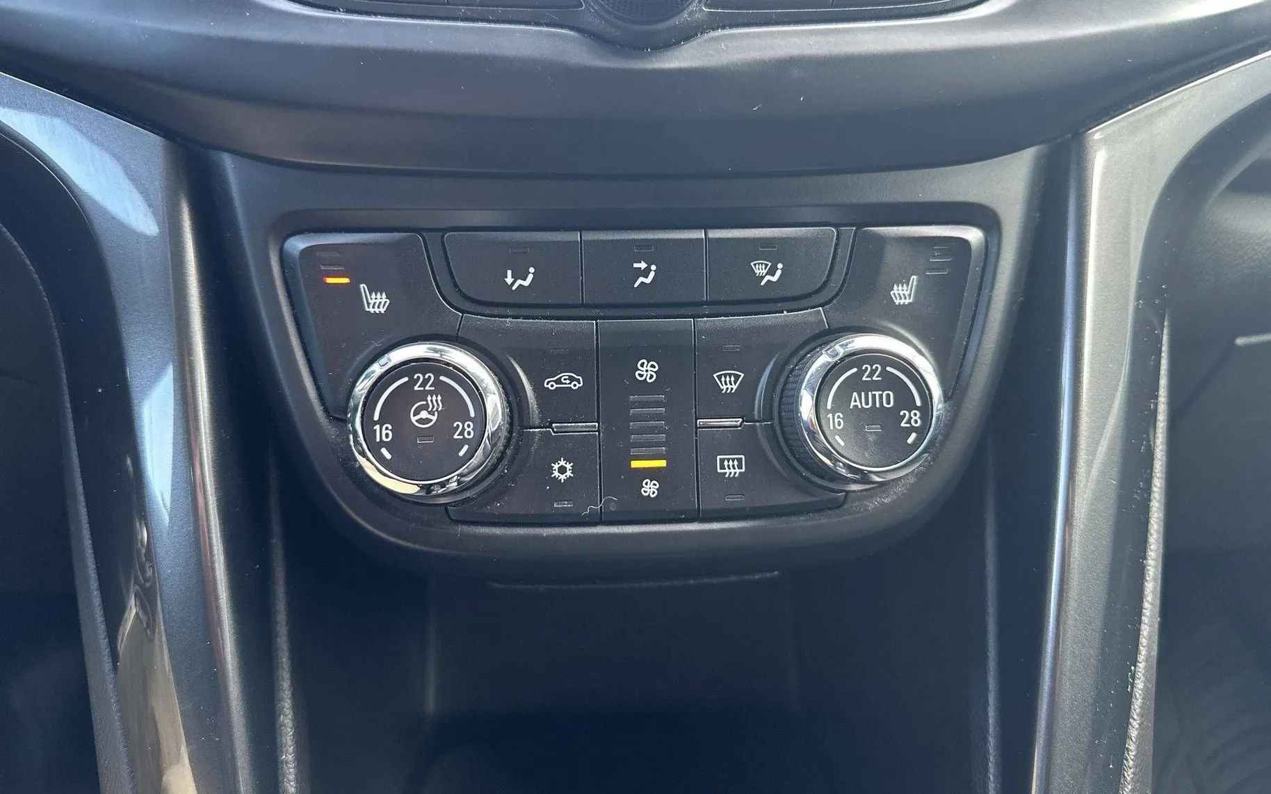 Notranja slika - Opel Zafira - 1.4 Tourer... - 18