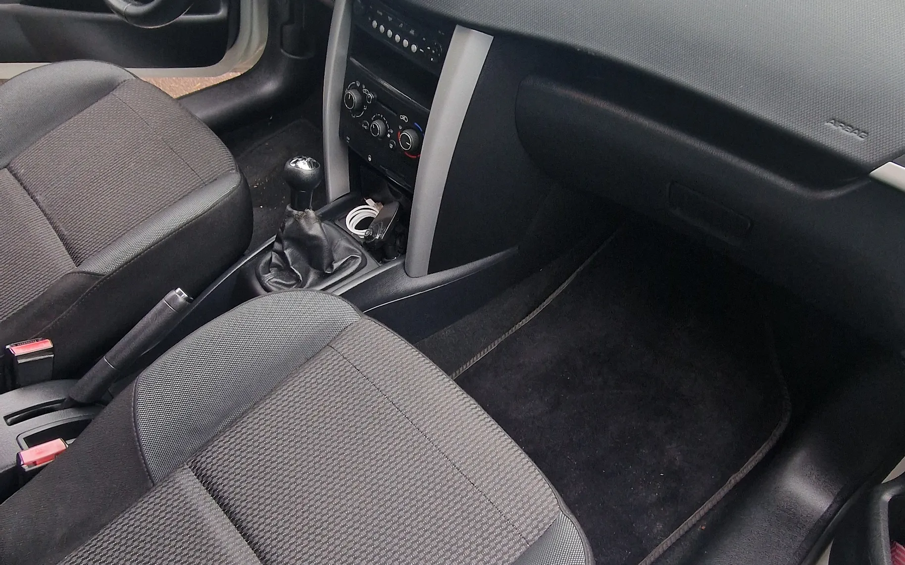 Notranja slika - Peugeot - 207 Active 1,4 - 5