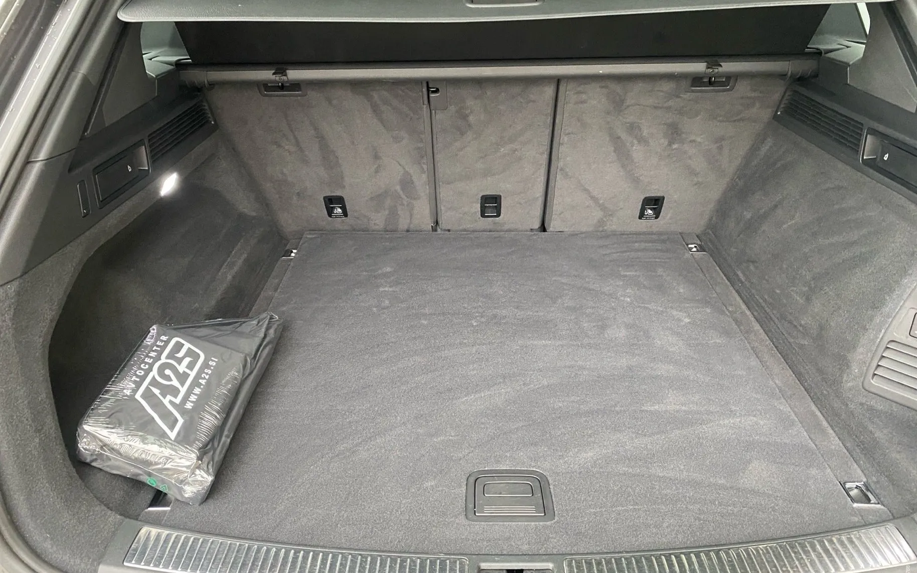 Notranja slika - Volkswagen Touareg - V6 TFSI R-Line Panorama - Zračno - Night vision - 12
