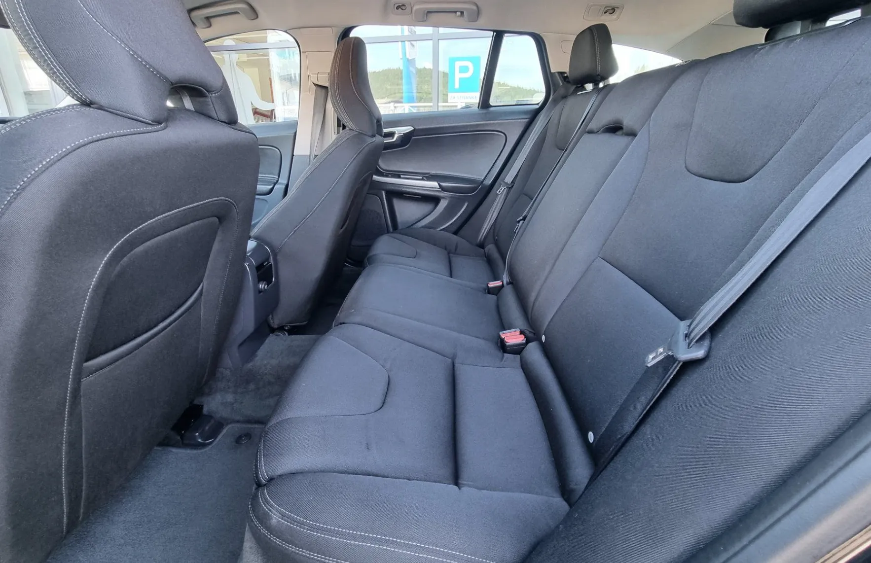 Zunanja slika - Volvo V60 - 2.0 TD - VLEČNA KLJUKA +NAVIGACIJA+PDC+TEMPOMAT... - 10