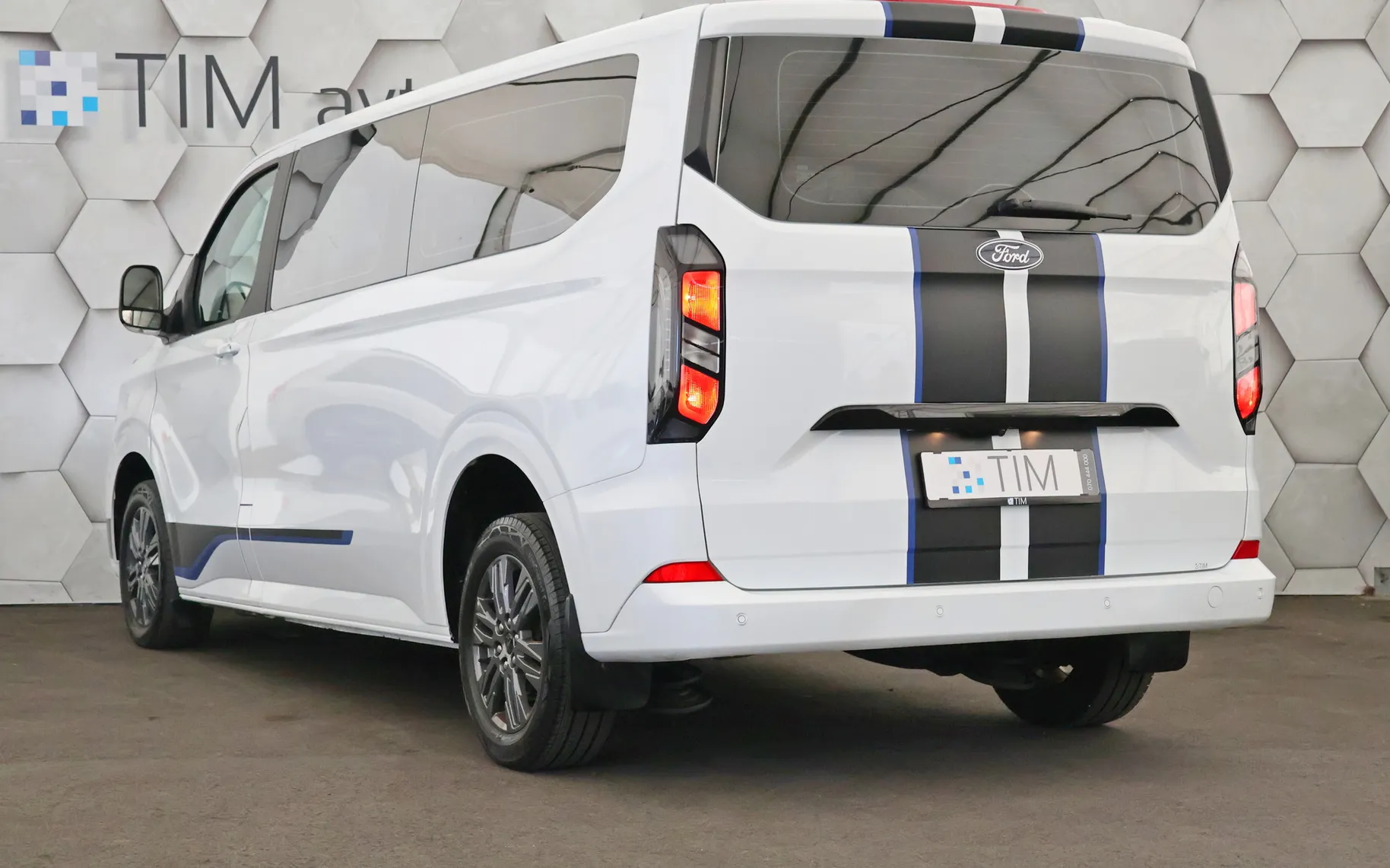 Zunanja slika - Ford E-Transit Custom - Sport L2 2.0 TDCi 150KM 1+8 - 4