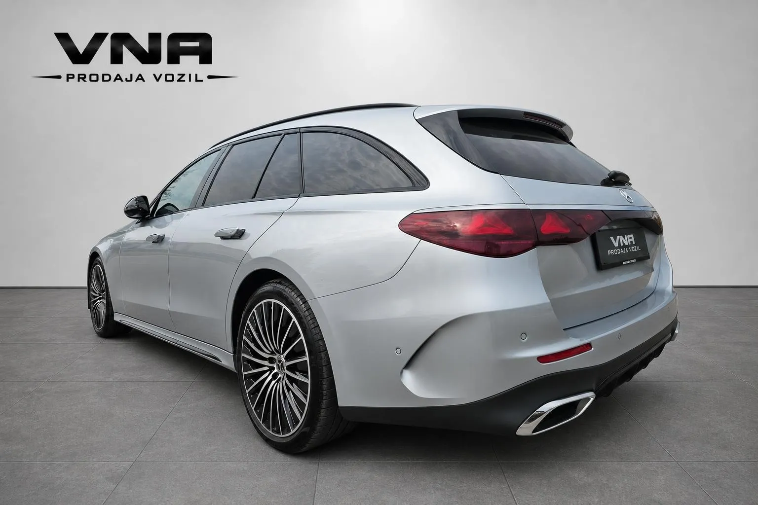 Zunanja slika - Mercedes-Benz E-Razred - E 220 d T AMG |VIRTUAL|PANORAMA|KLJUKA|KAMERA|TOP| - 4