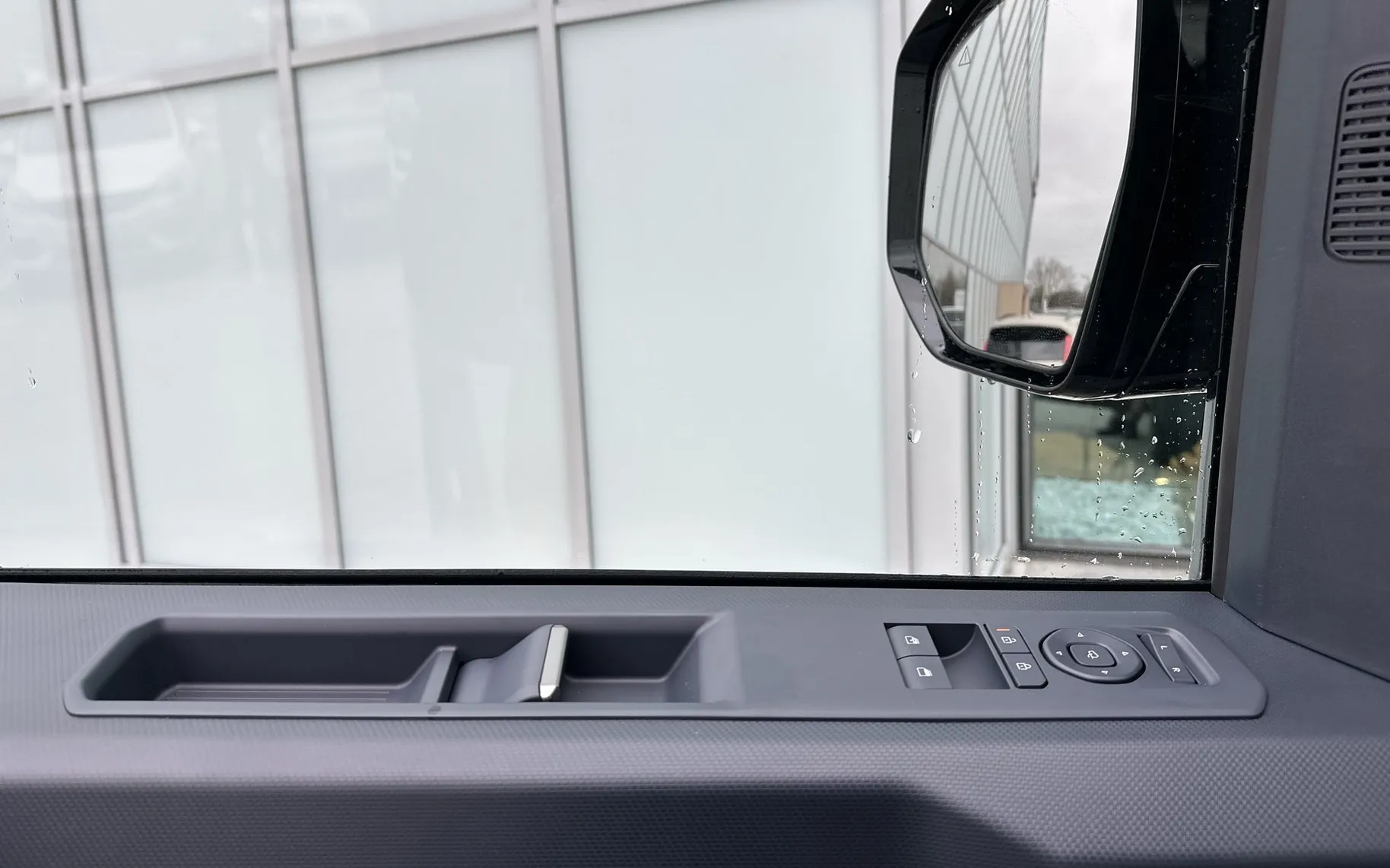 Zunanja slika - KIA PV5 - 71.2 kWh baterija 120 kW 163 KS  Quantum - 10