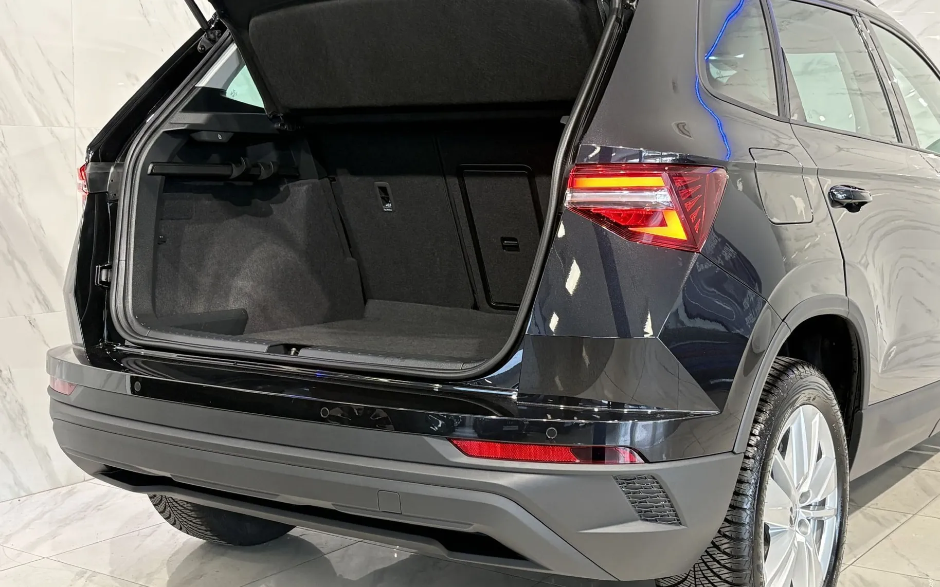 Zunanja slika - Škoda Karoq - 2.0 TDI Edition|ACC|Kamera|Gretje|Navi|PDC|... - 6