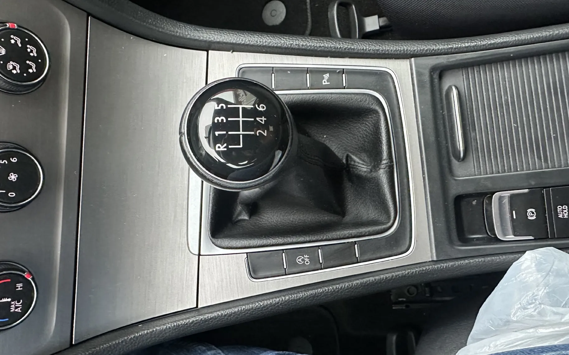 Zunanja slika - VW Golf - 1.2 TSI Comfortline 81 KW.BENCIN.SAMO 75.000 KM - 8
