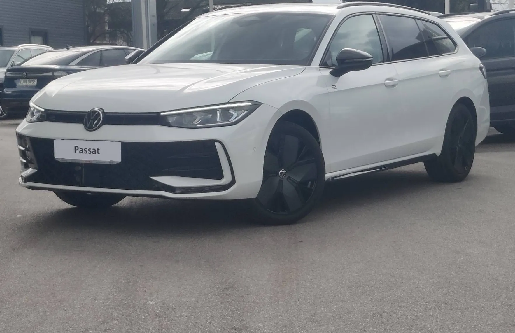Zunanja slika - Volkswagen Passat - Variant 1.5 eTSI R-Line  4 JOY DSG 110kW... - 1