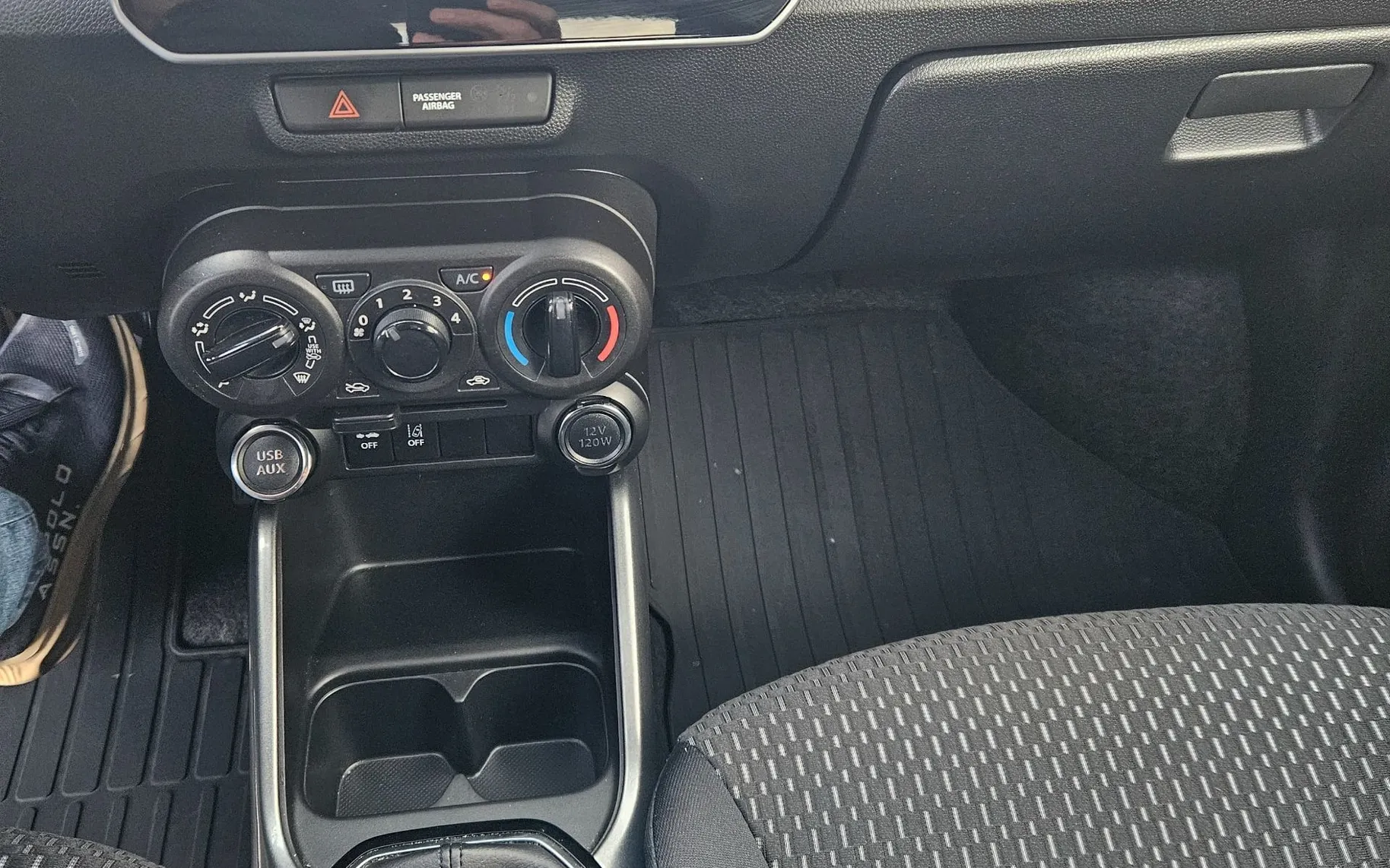Notranja slika - Suzuki Ignis - 1.2 VVT Hybrid. 1.LASTNIK  SLO LED KAMERA... - 22