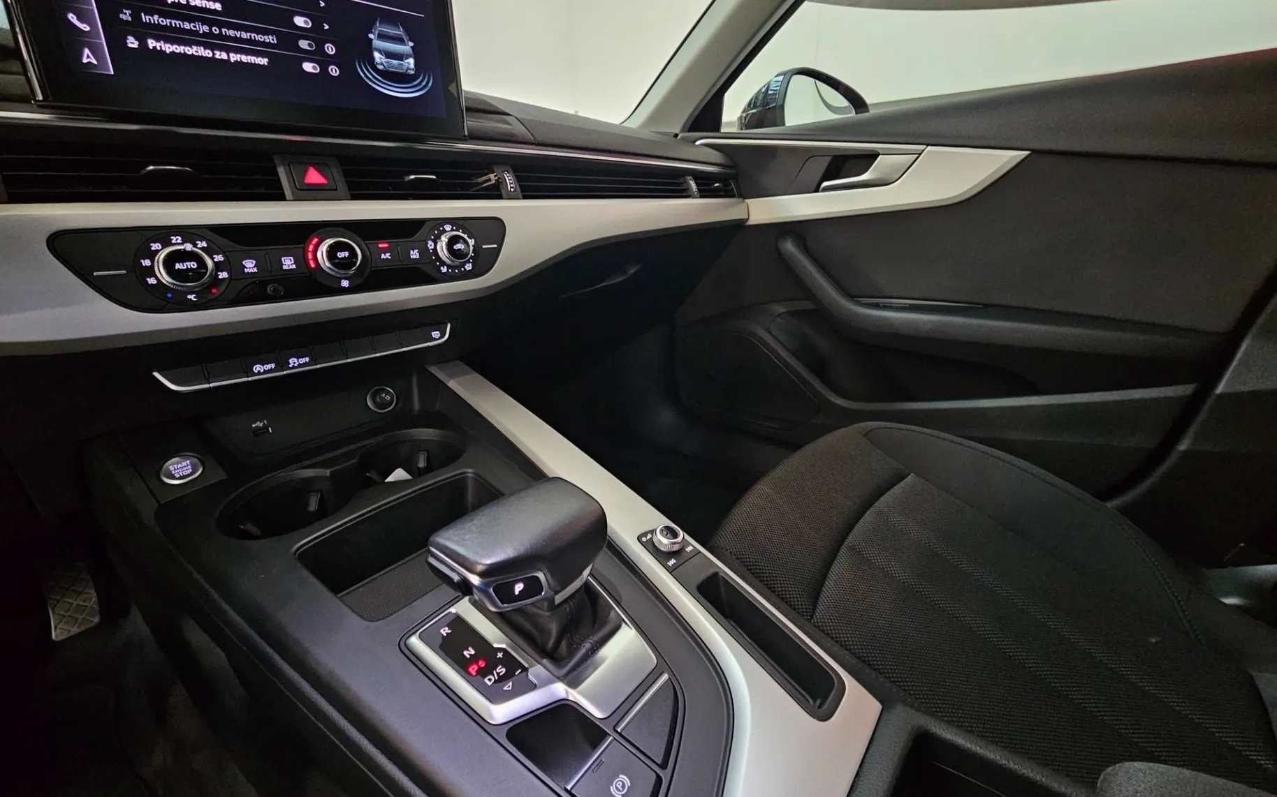 Notranja slika - Audi A4 Avant - 30 TDI S tronic - 8