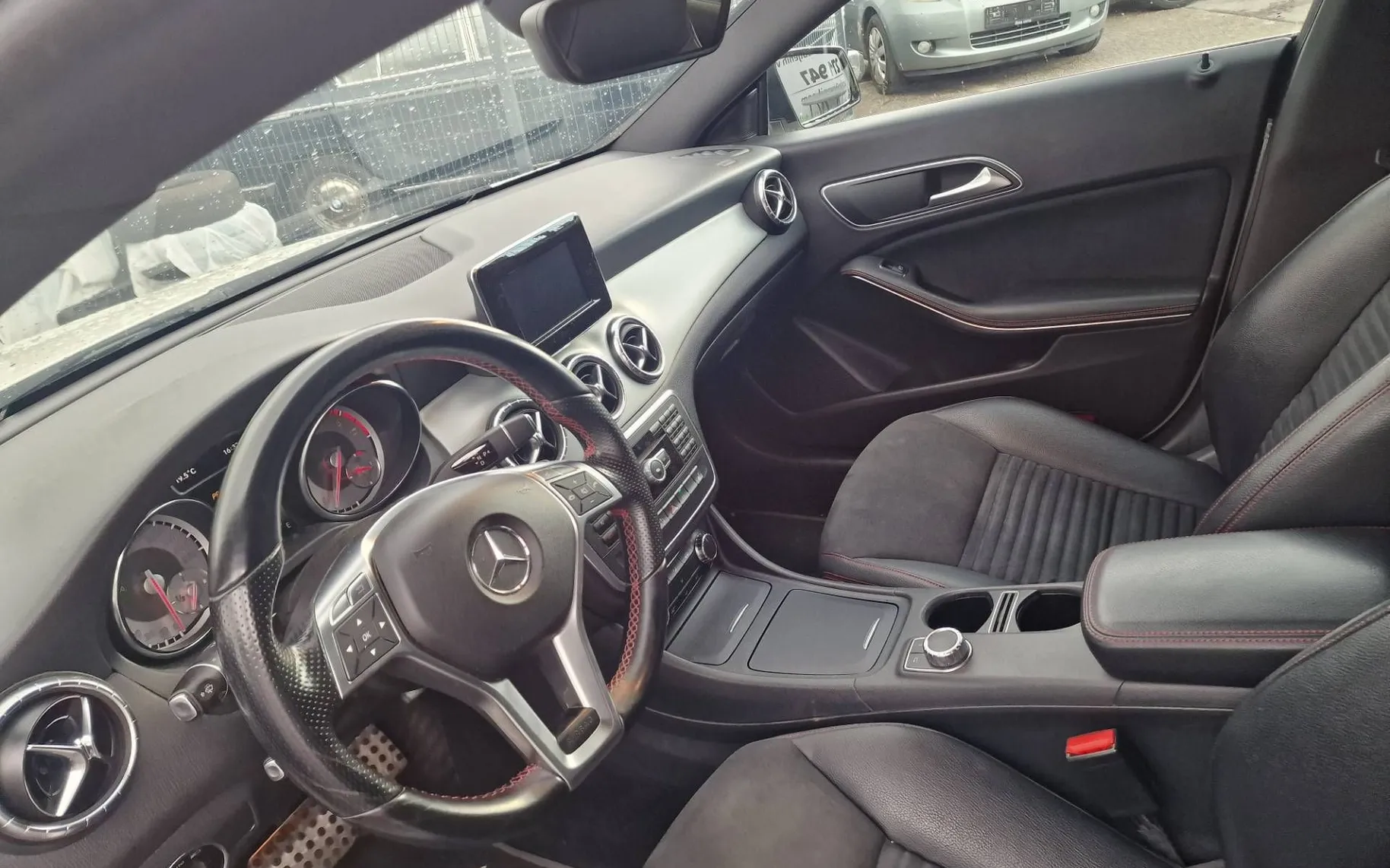 Notranja slika - Mercedes-Benz CLA-Razred - 220 CDI AMG AVT. NA LEASING POLOG 1400 - 10