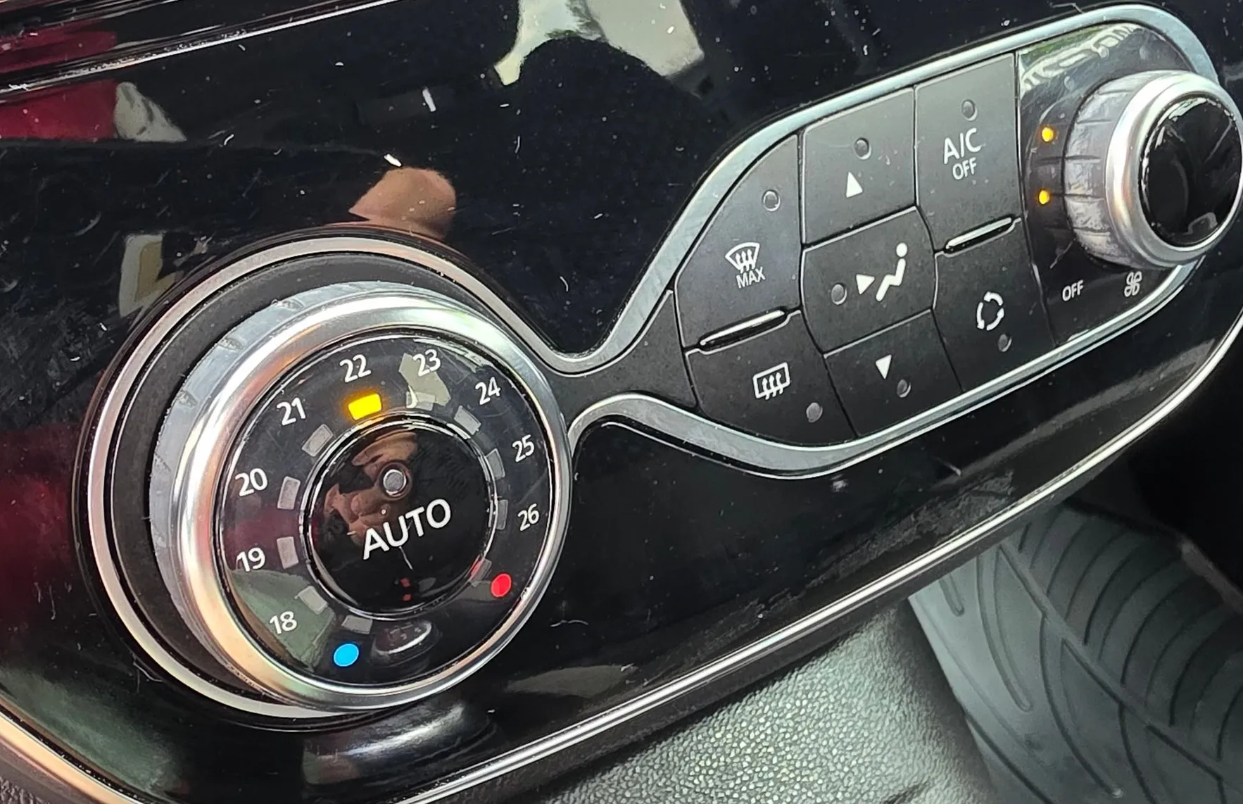 Zunanja slika - Renault Captur - TCe 90 INTENS LED-KAMERA-ALU PLATIŠČA-1.LASTNIK - 18
