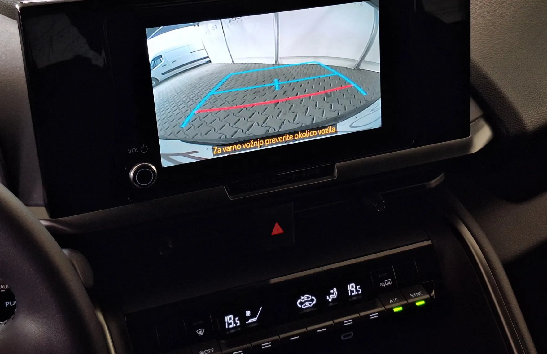 Zunanja slika - Toyota C-HR - Hybrid 1.8 C-ULT Aut. - 17