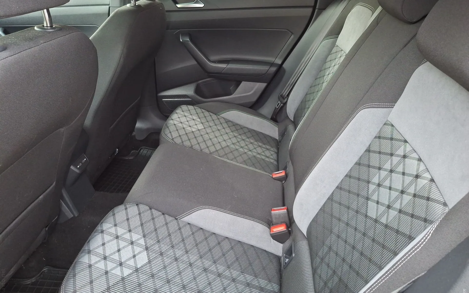 Notranja slika - Volkswagen Taigo - 1.0 TSI avt. R-Line 115 KM - 11