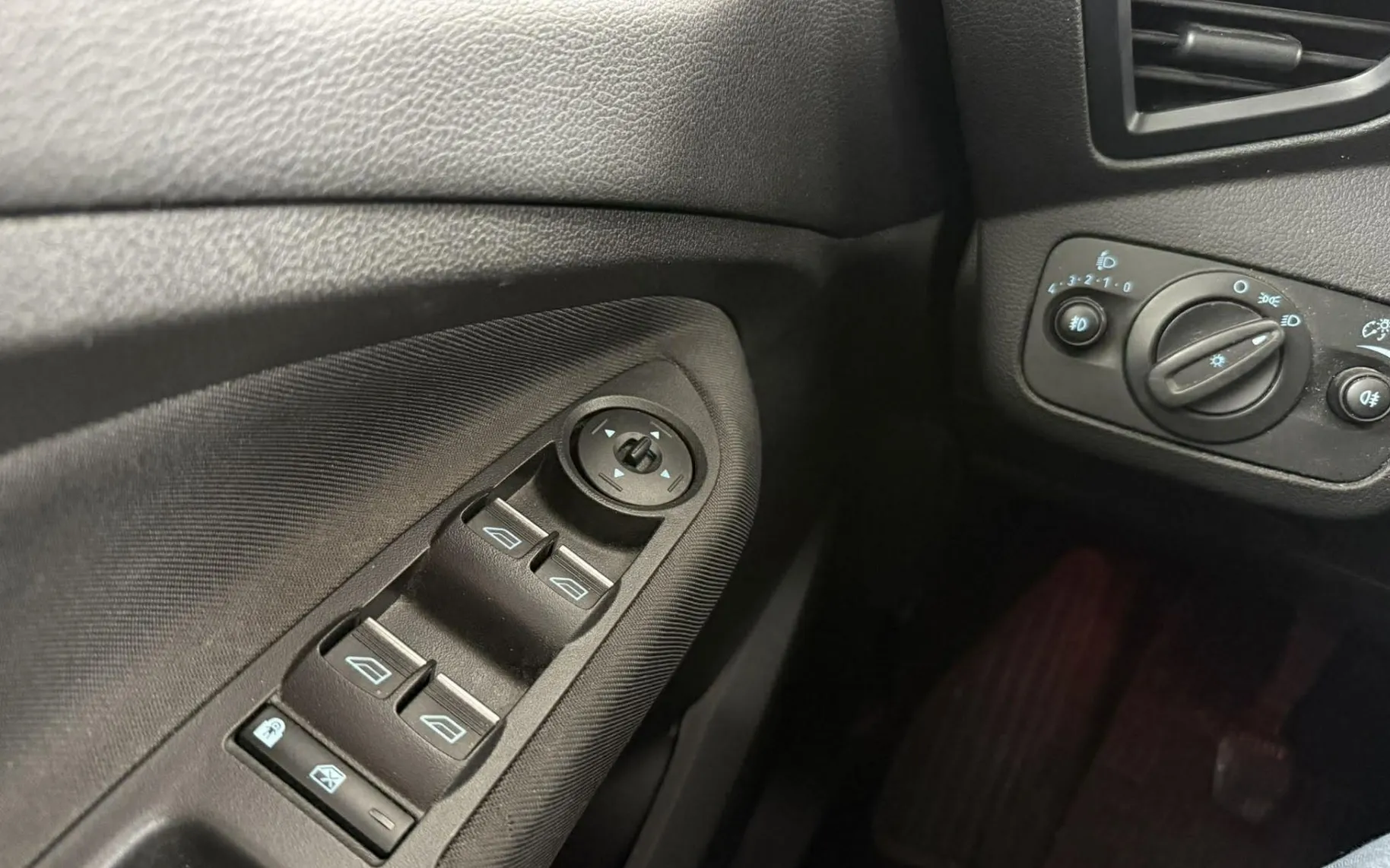 Zunanja slika - Ford C-MAX - 1.5 TDCi 88 kW Trend - 8