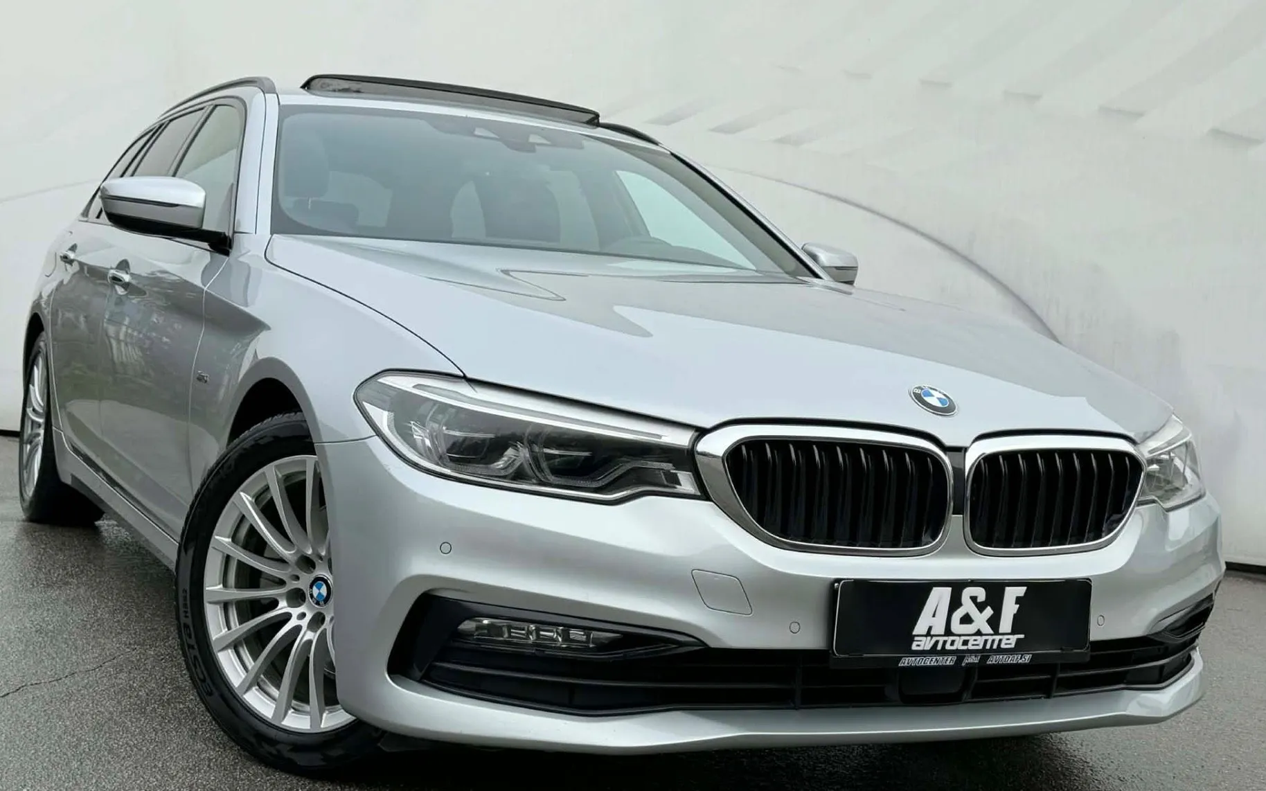 Zunanja slika - BMW Serija 5 - Touring: 520d-AUT-SPORT-FUL LED-LIZING ZA TUJCE-PANORAMA - 3
