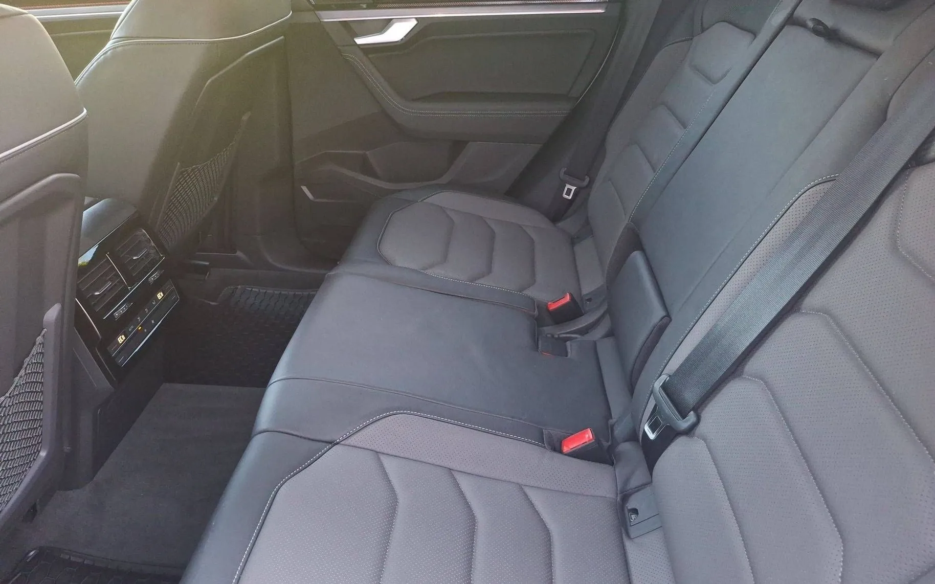 Notranja slika - Volkswagen Touareg - 4motion V6 TDI BMT R-Line Tiptronic - 11