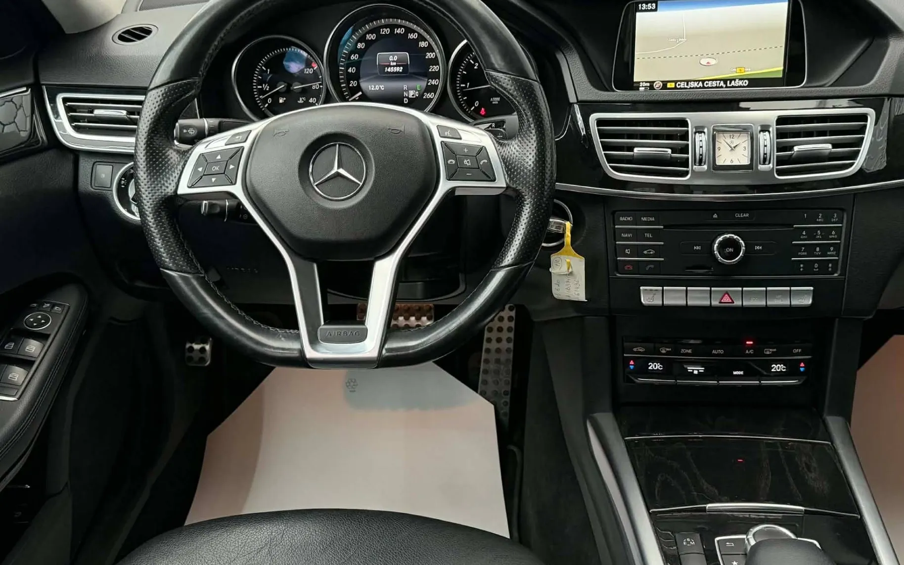 Notranja slika - Mercedes-Benz E-Razred - E 200D•AUT•EDITION•FUL LED•NAVIGACIJA•6.3 LOOK•F1• - 9