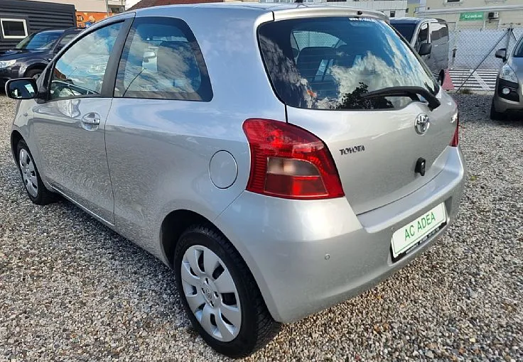 Zunanja slika - Toyota Yaris - 1.3 VVT-i SLOVENSKO POREKLO - BREZ POLOGA - 3