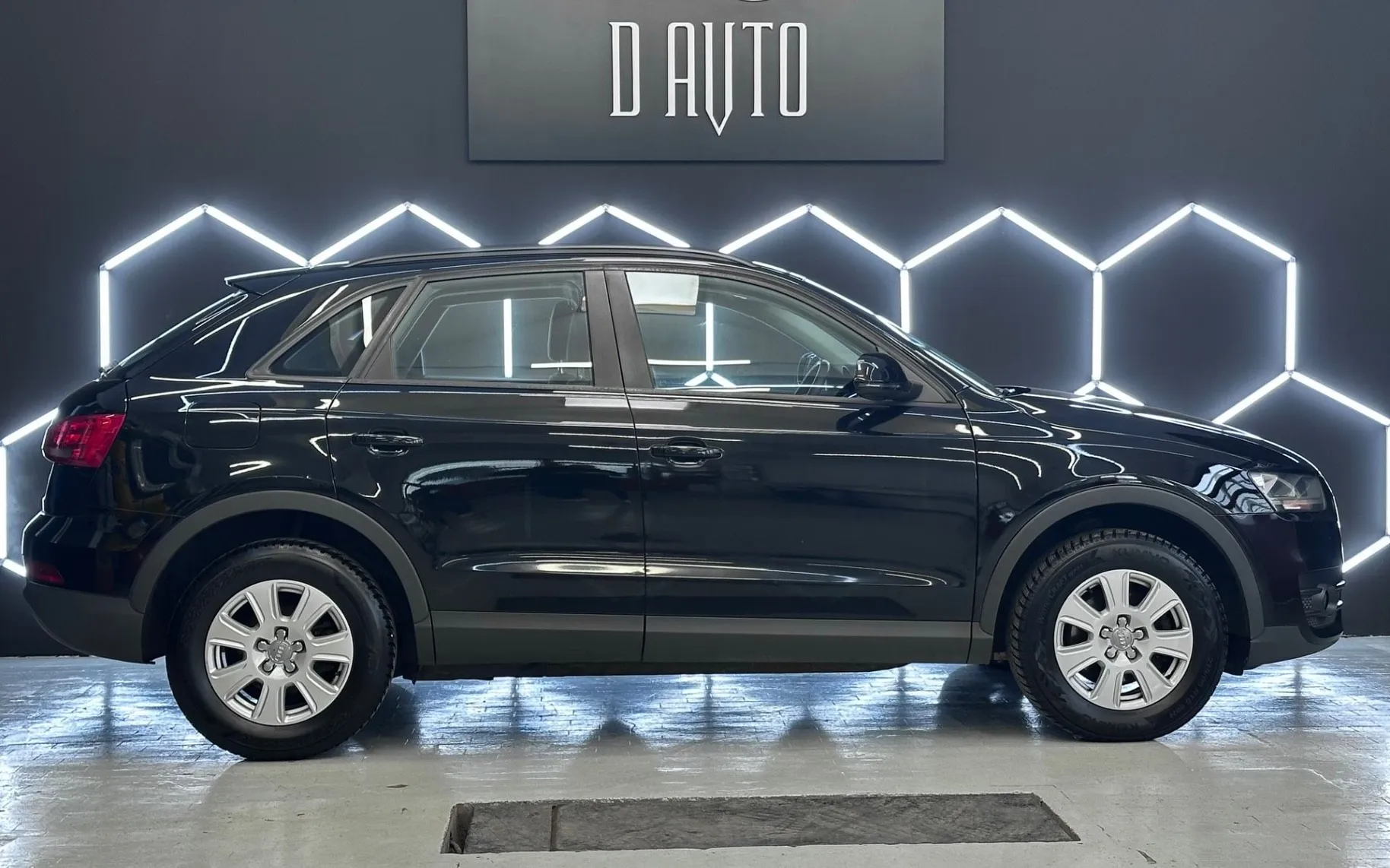 Notranja slika - Audi Q3 - 1.4 TFSI 110  150  ODLIČEN... - 8
