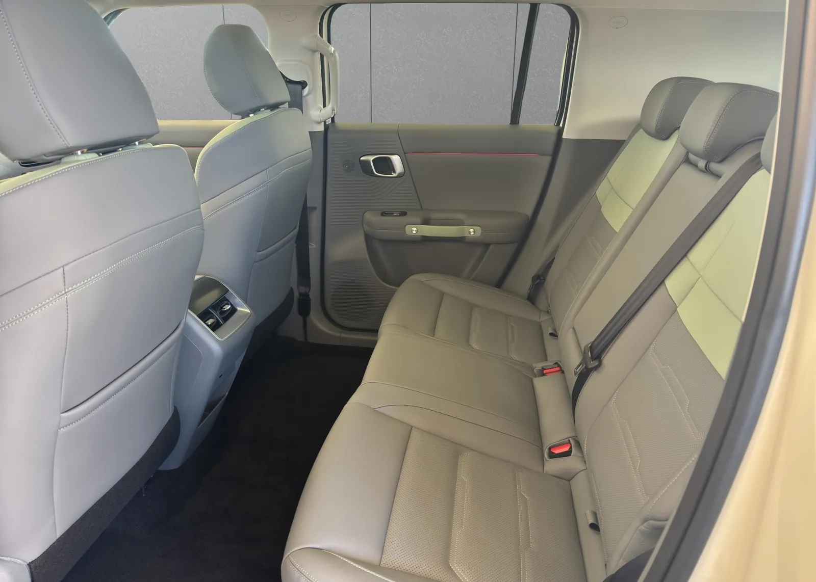 Zunanja slika - Baic BJ30 - e-HYBRID 4WD + PANORAMA + RADAR + BLIS + DAB + - 7