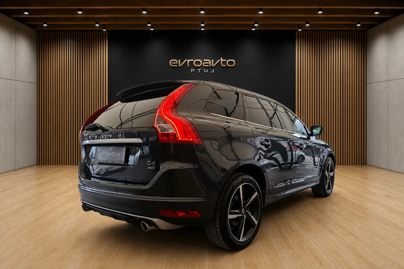Zunanja slika - Volvo XC60 - D4 AWD AUTO R-Design•Legendarni 5-valjni motor... - 3