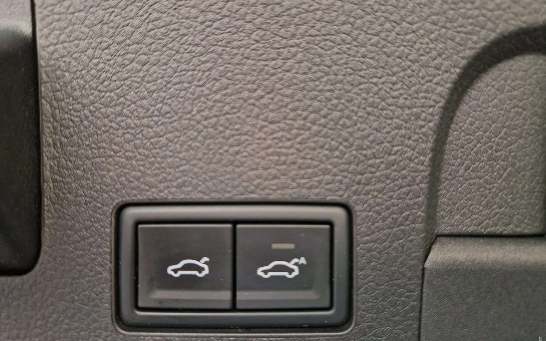 Notranja slika - VW Arteon - 2.0TDI-DSG-VIRTUAL-PANORAMA-KAMERA-19COL-2XLED-A.. - 12