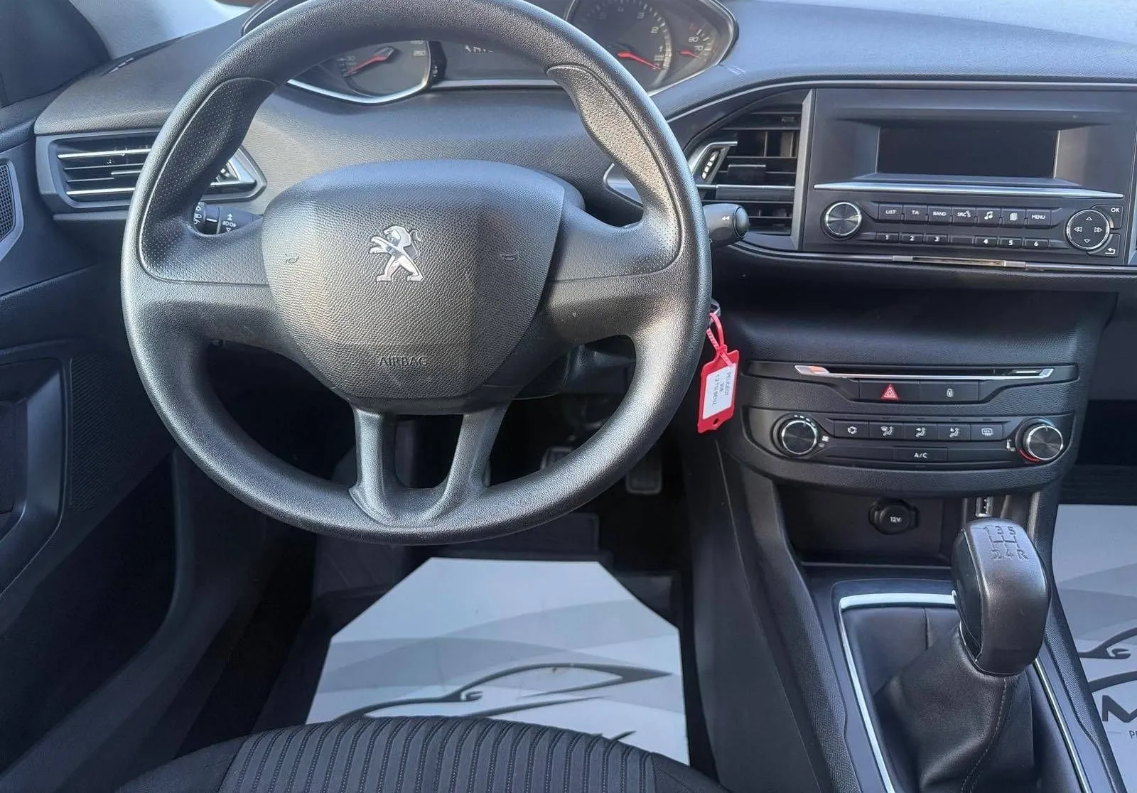 Notranja slika - Peugeot 308 - 1.2 PureTech 110ks ACCESS... - 11