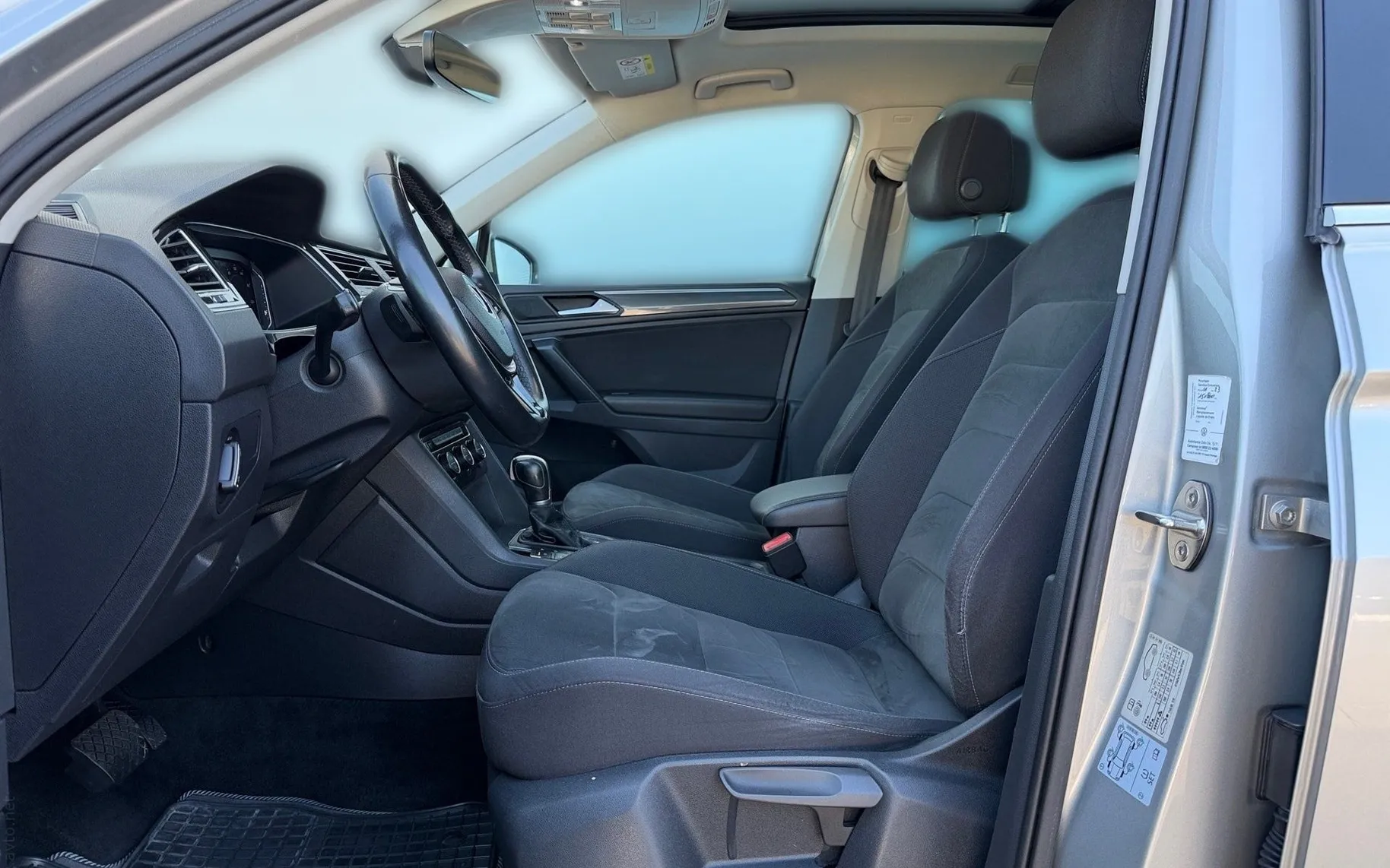 Notranja slika - Volkswagen Tiguan - 4motion 2.0 TDI Highline DSG-Panorama-Vl. kljuka - 7