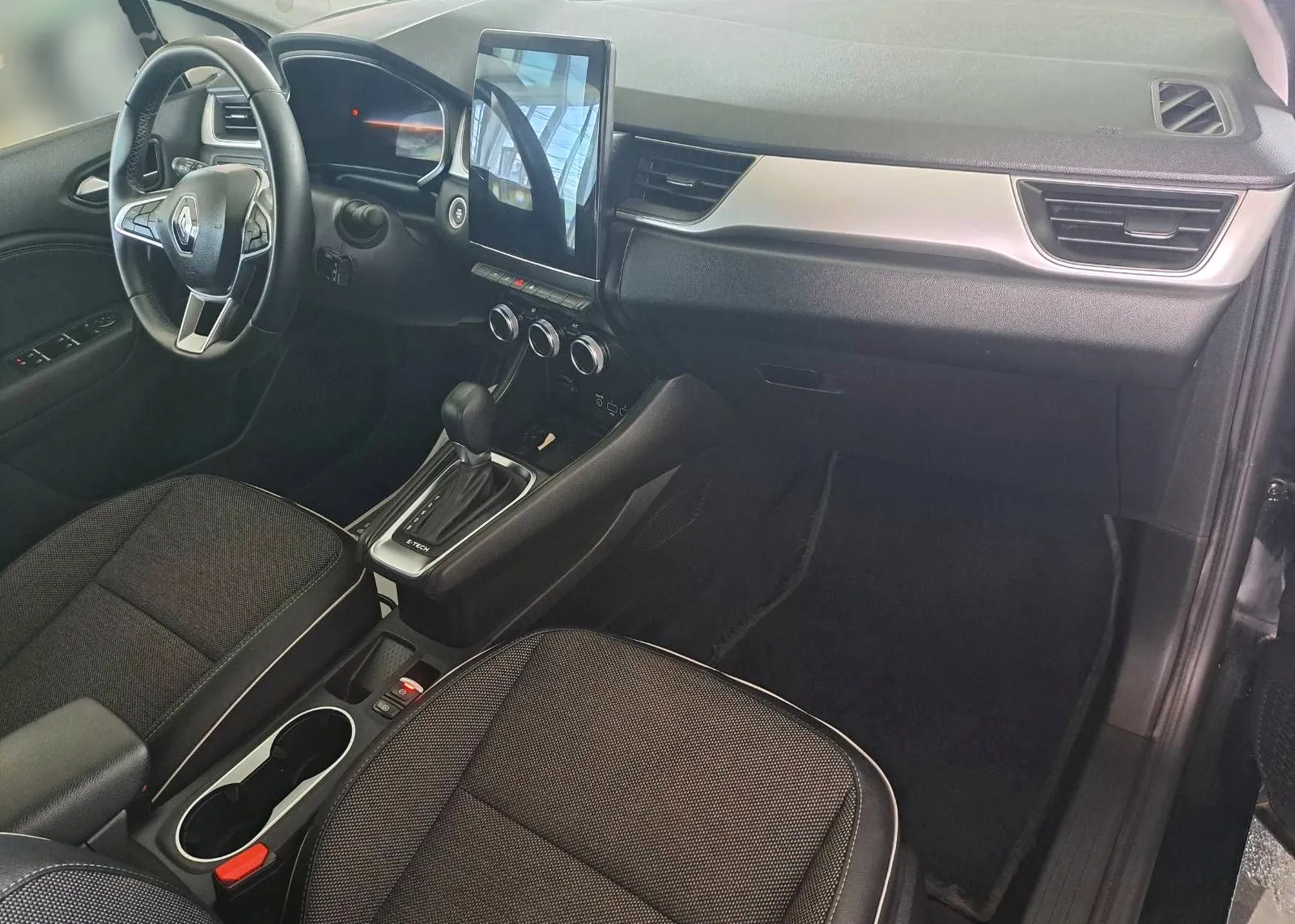 Notranja slika - Renault Captur - E-Tech HYBRID Avt.-KAMERA-1 LASTNIK-FUL LED - 9
