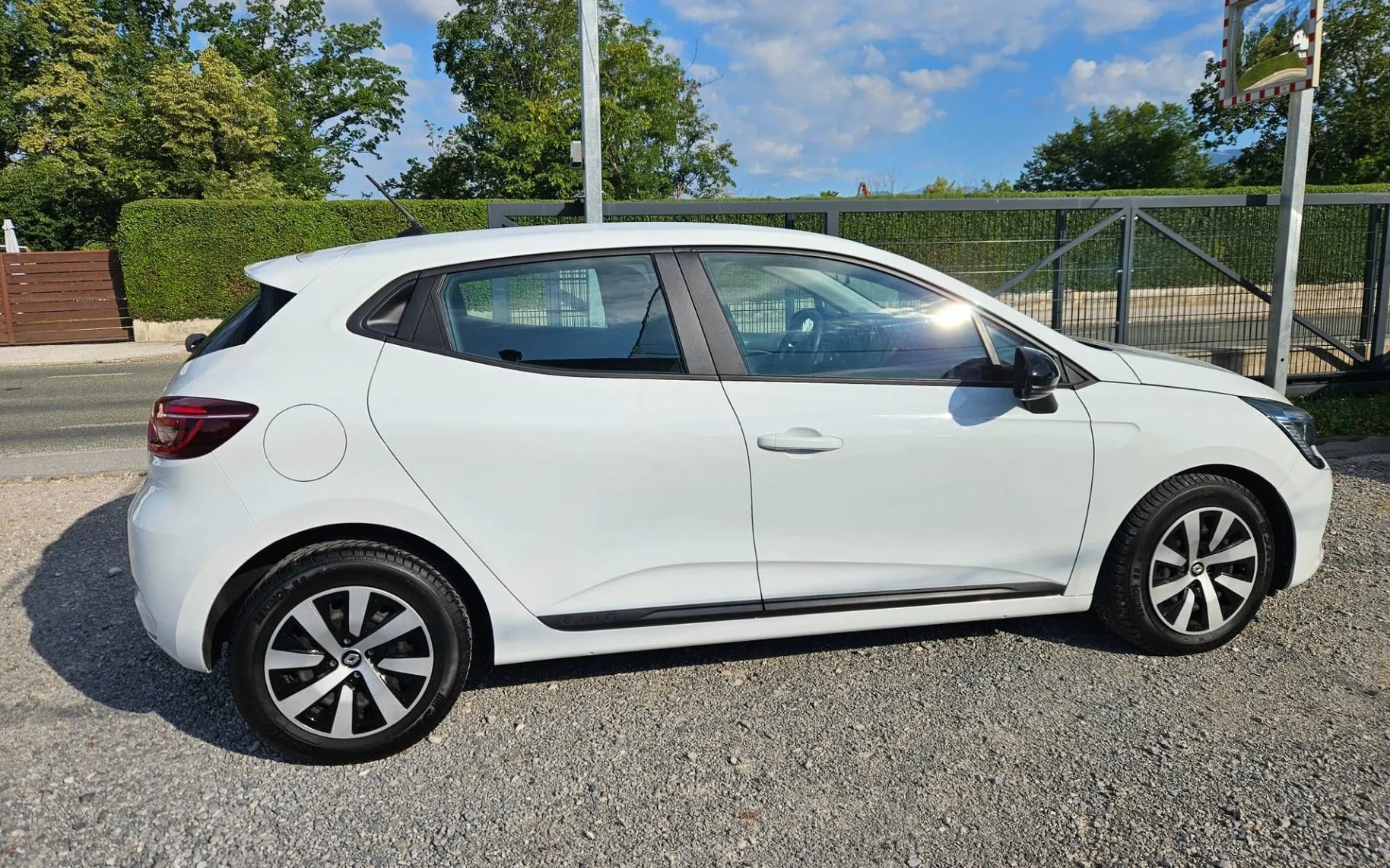 Zunanja slika - Renault Clio - dCi 100 Equilibre 1.LASTNIK SLO LED LANE ASIST D - 5