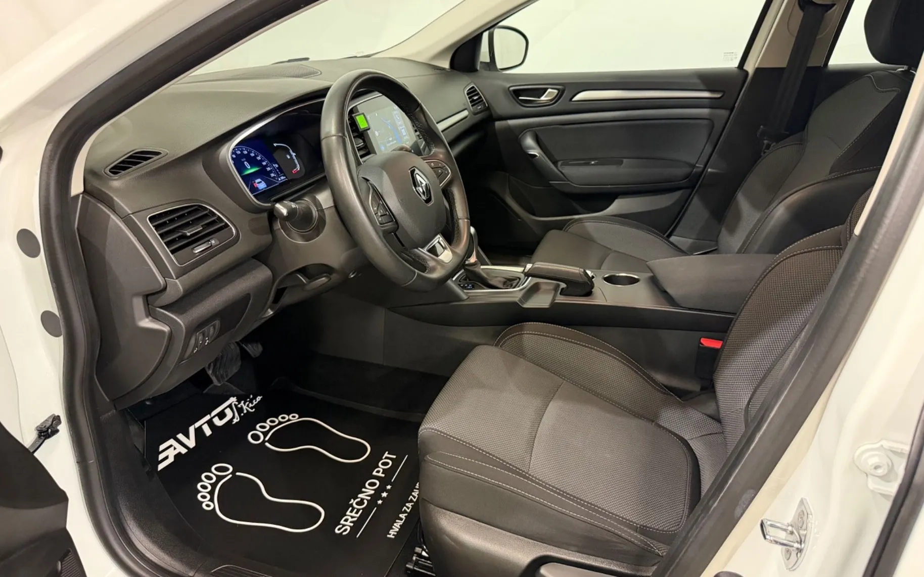 Notranja slika - Renault Megane - 115 DCI-FULL LED-AVTOMATIK-NAVIGACIJA-TEMPOMAT-PDC - 9
