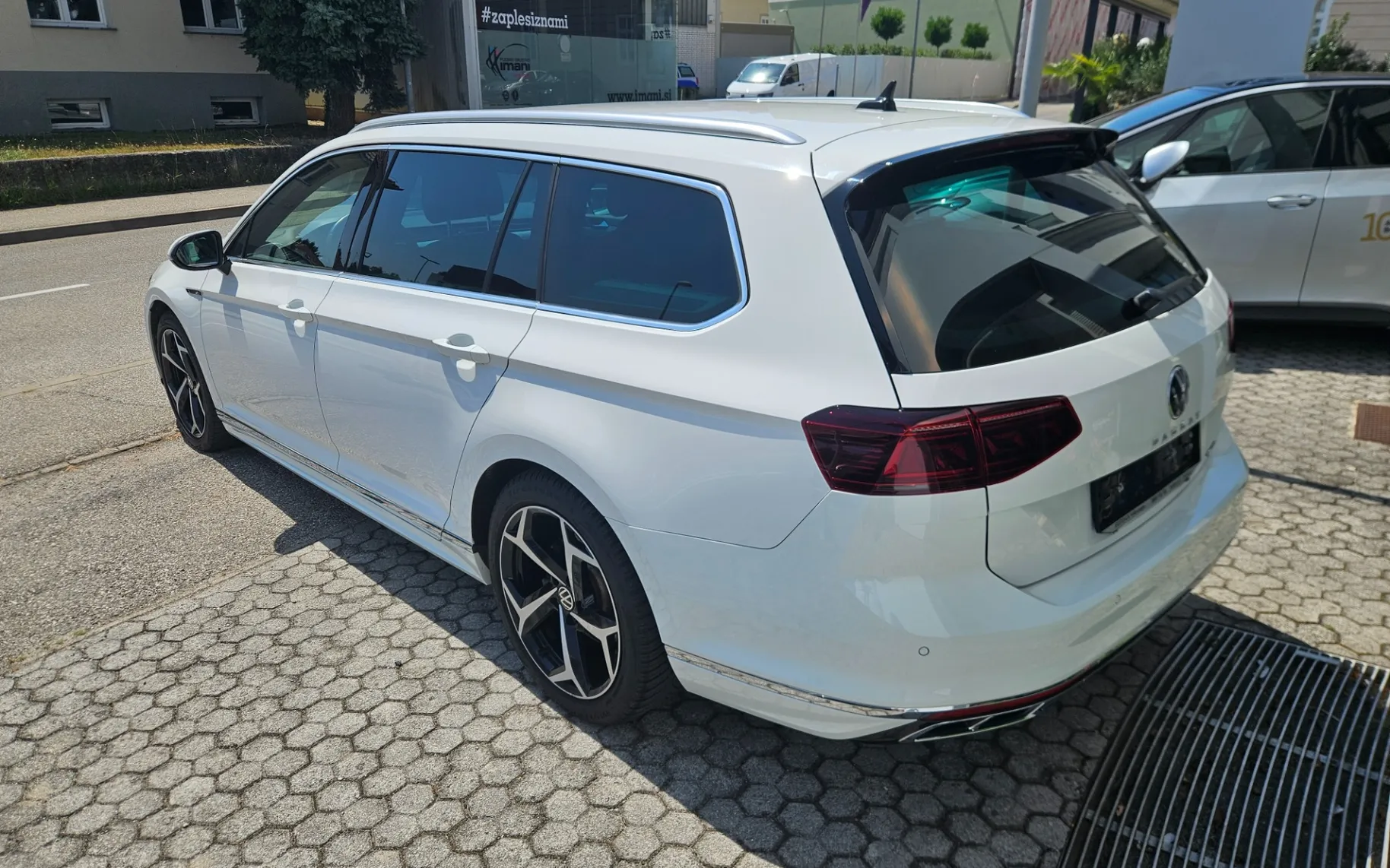 Zunanja slika - Volkswagen Passat - 4motion 2.0 TDI DSG R-Line - 4