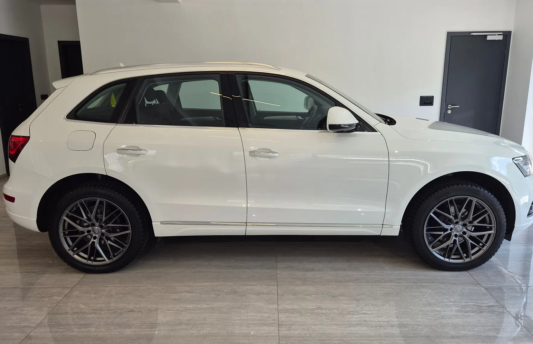 Zunanja slika - Audi Q5 - 2.0 TDI QUATTRO|SLO|XENON|TEMPOMAT|BT|NAVI|PDC - 2