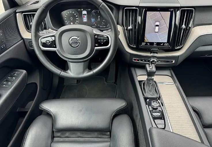 Zunanja slika - Volvo XC60 - D4 AWD Momentum Avt. - 5