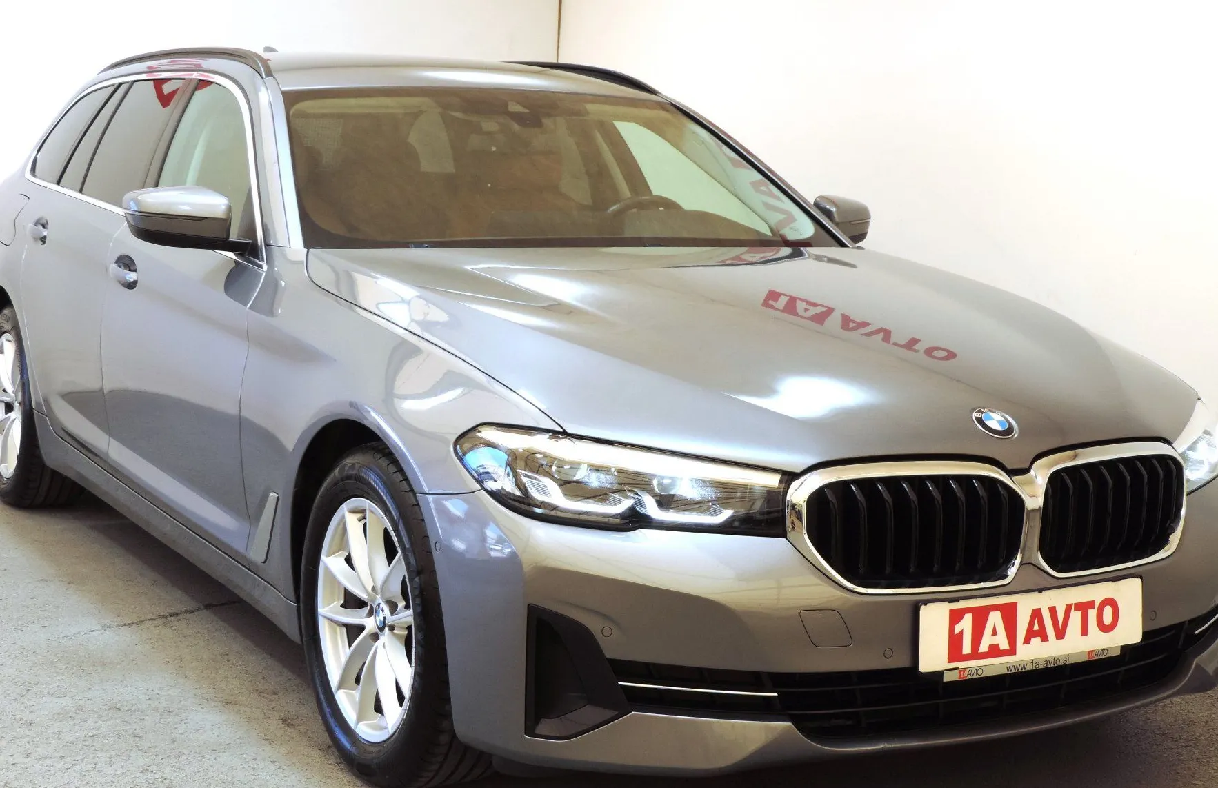 Zunanja slika - BMW Serija 5 - Touring: 520i Avt. USNJE-KAMERA-LED-MRTVI KOT… - 3