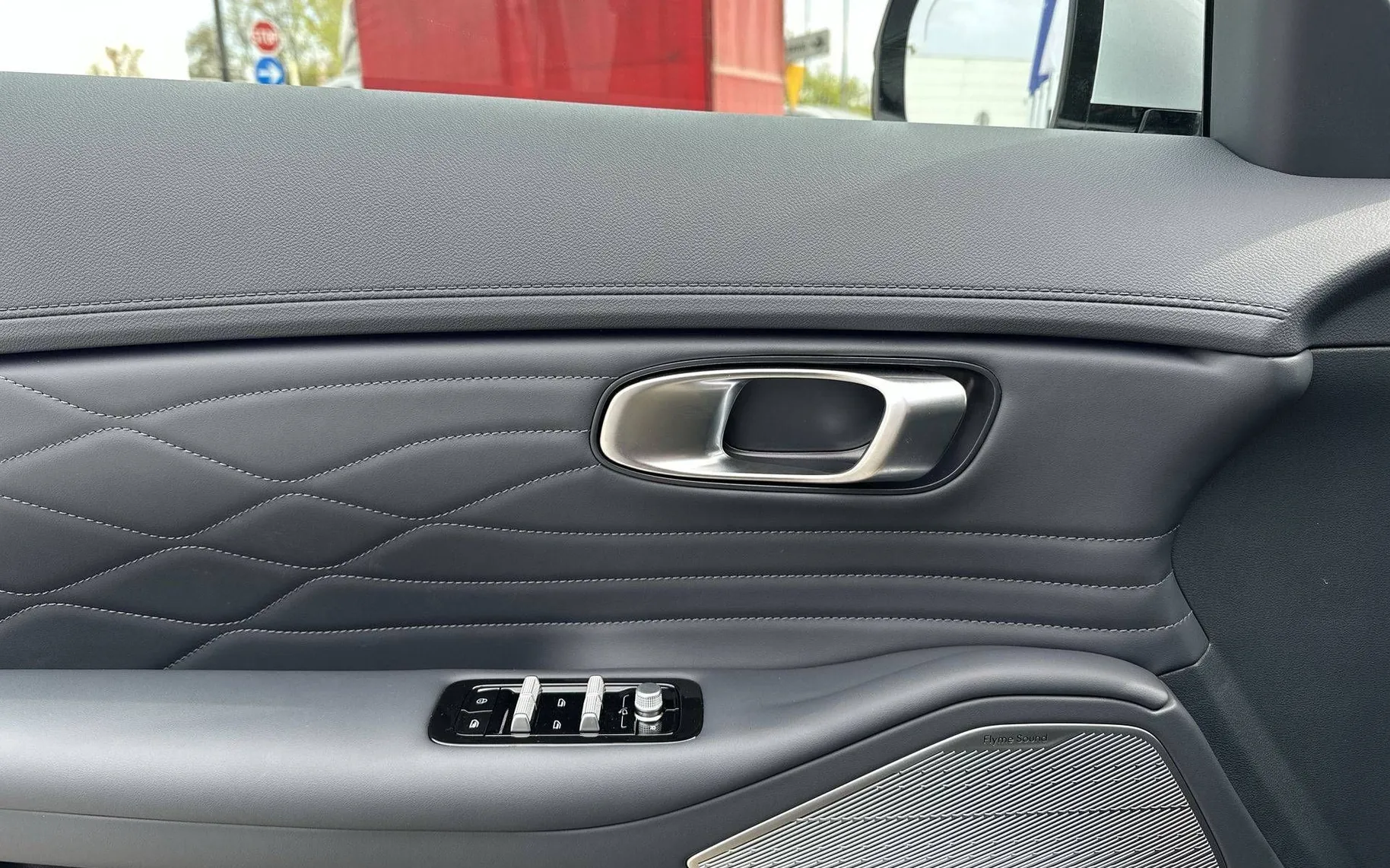 Notranja slika - Geely StarRay EM-i - Plug-In Hybrid 1.5 Max Avt - 13