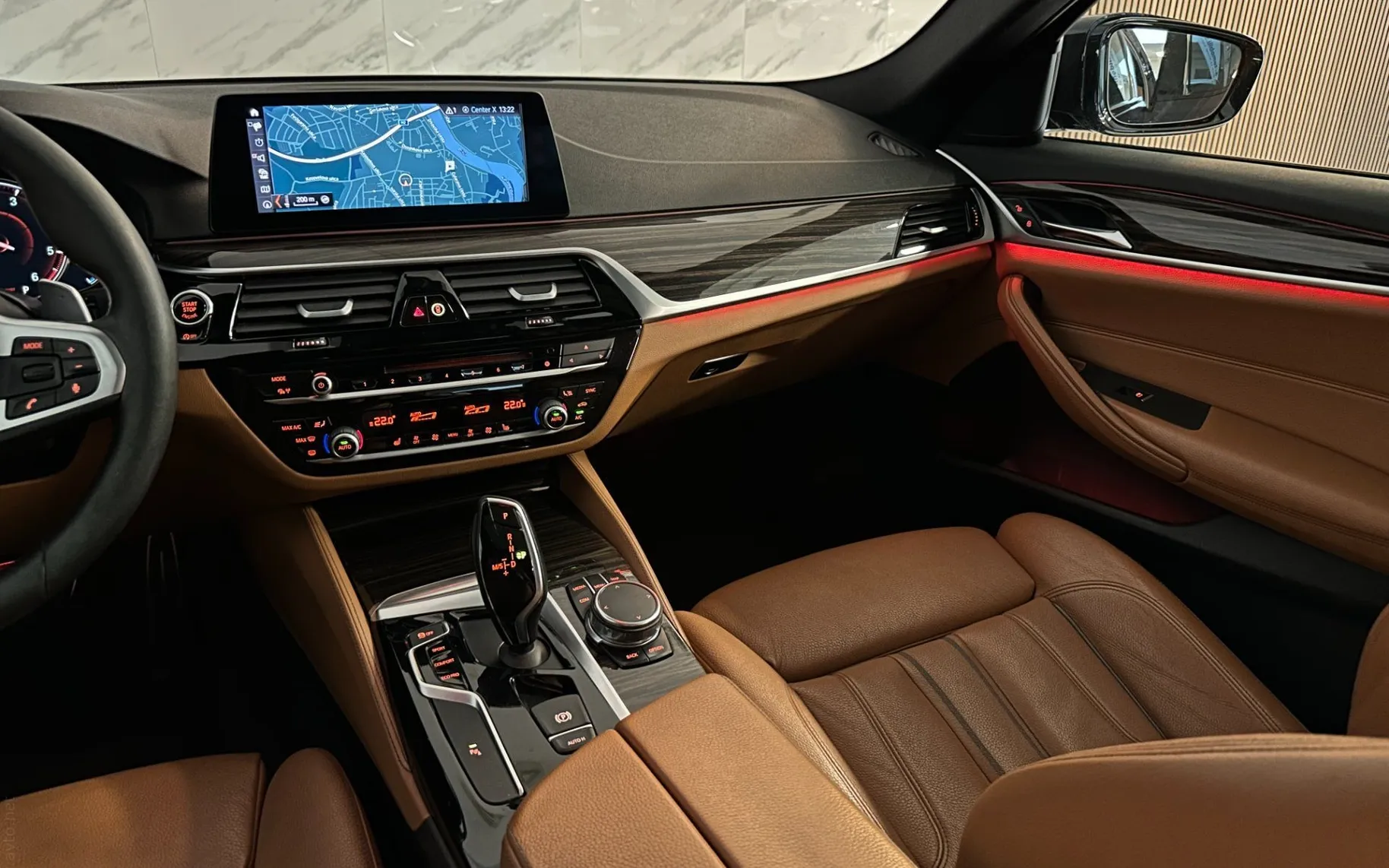 Notranja slika - BMW serija 5: - 530d xDrive |M-Sport|Pano|4WS|Kamera|HUD|Memory| - 12