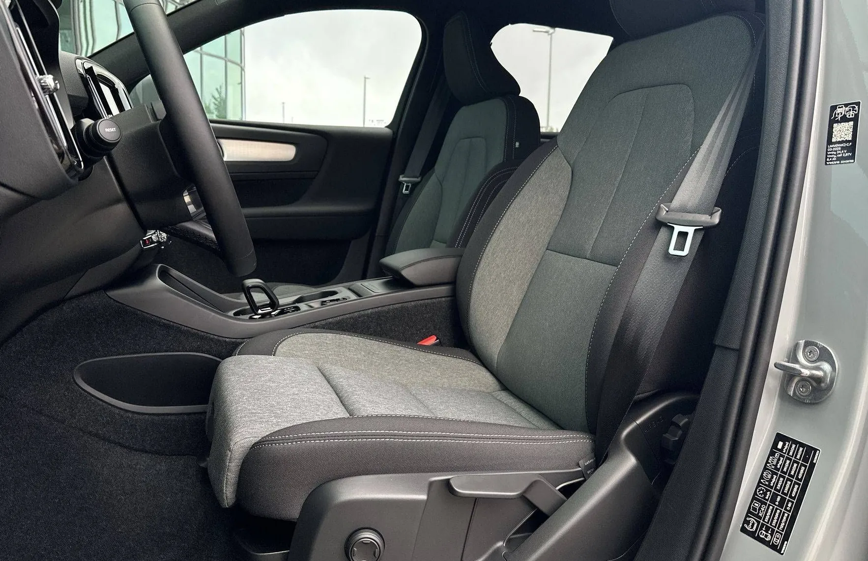 Zunanja slika - Volvo XC40 - B3 P Core AT DCT 3 leta garancije + 3 servisi - 9
