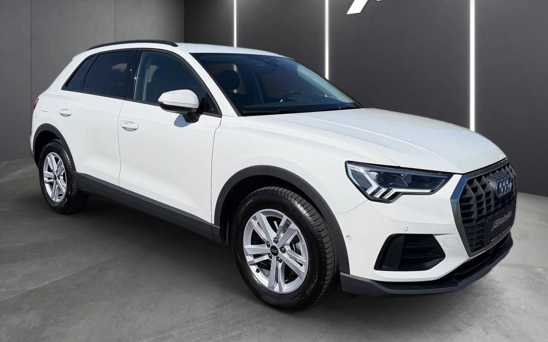 Zunanja slika - Audi Q3 - 35 TFSI S tronic-SLO-Full LED-Keyles-Mrtvi kot-ACC - 2
