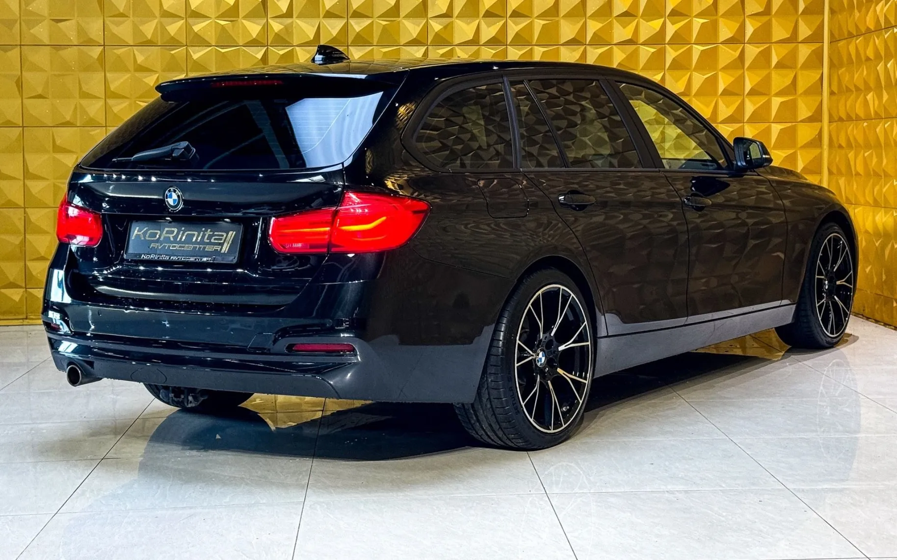 Notranja slika - BMW serija 3 Touring: - 318d AUT-NAVI-TEMP-EL PRTLJAZNIK-MULTIFUNKCIJA - 11