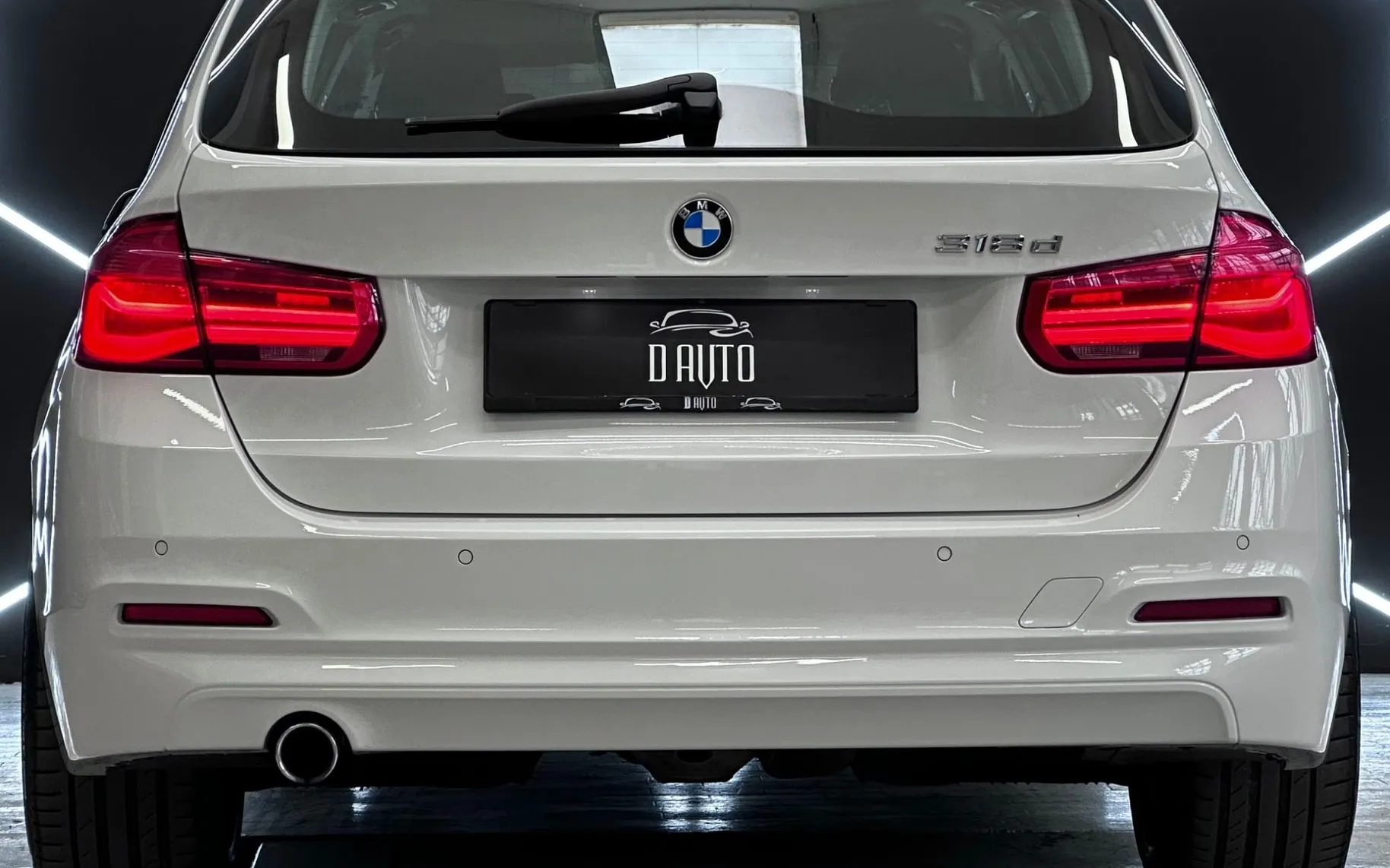 Notranja slika - BMW serija 3 Touring: - serija 3  318d AT+NAVI+LED+SAMO 122000km ... - 7