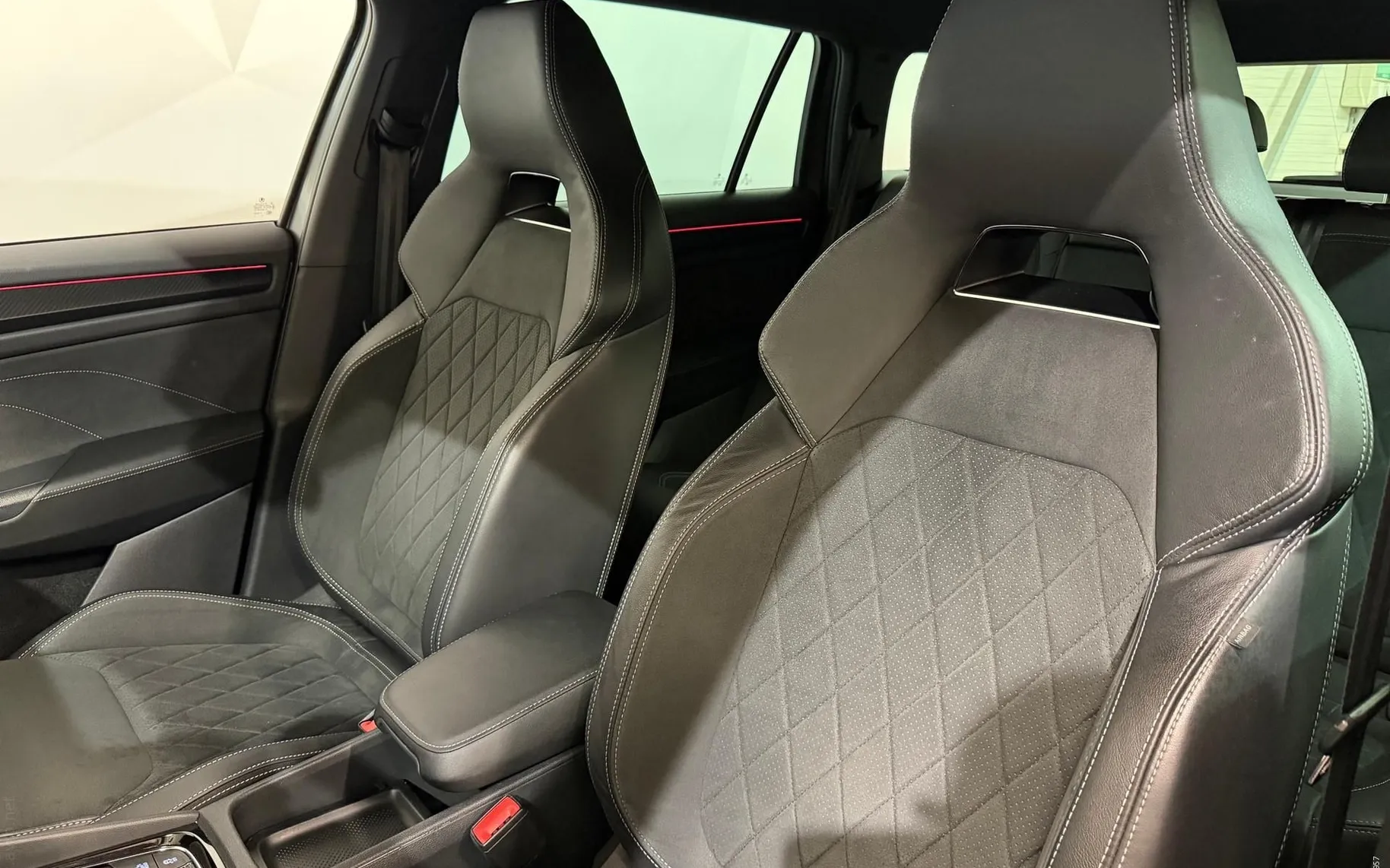 Notranja slika - Škoda Kodiaq - 2.0 TDI-4X4-SPORTLINE-DSG-ACC-VIRTUAL-KAMERA-NAVI - 11