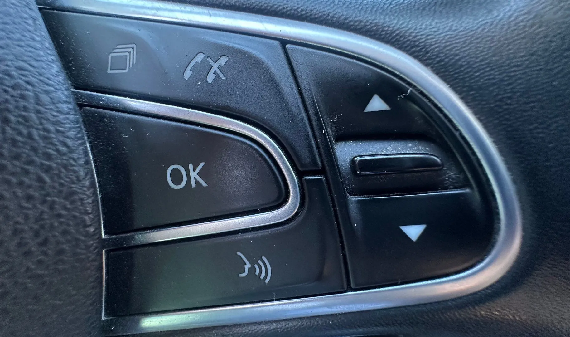 Zunanja slika - Renault Scénic - 1.7 DCI.88 KW NAVI.KLJUKA.VSI SERVISI.. - 7
